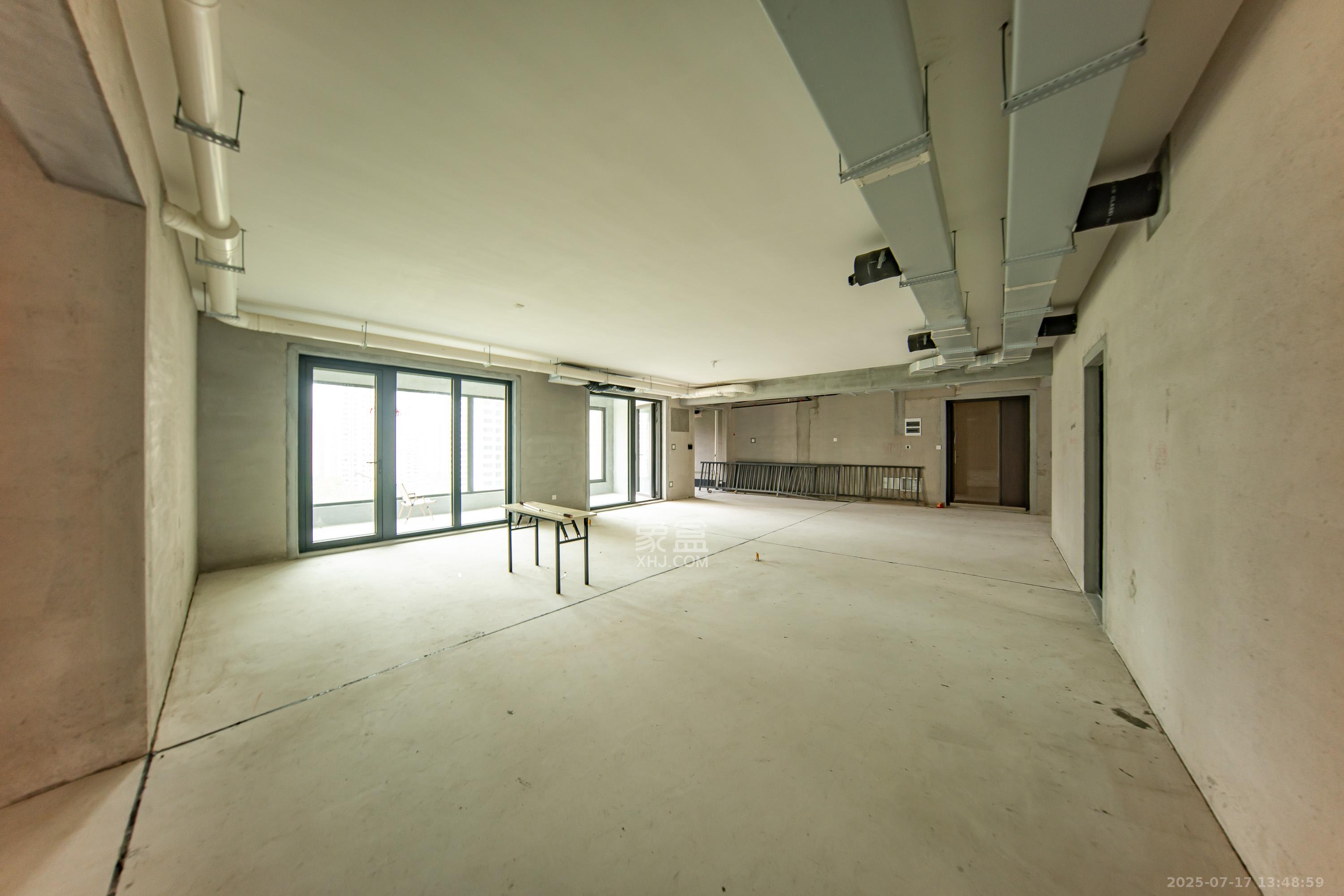 建投象山国际  6室2厅3卫   450.00万客厅