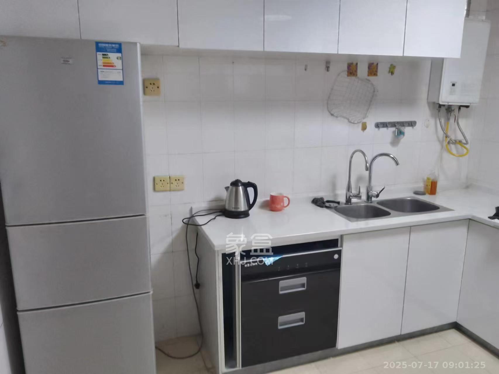 东南明苑 3室2厅2卫 2400.0元/月 东南明苑 3室2厅2卫 2400.0元/月室内图