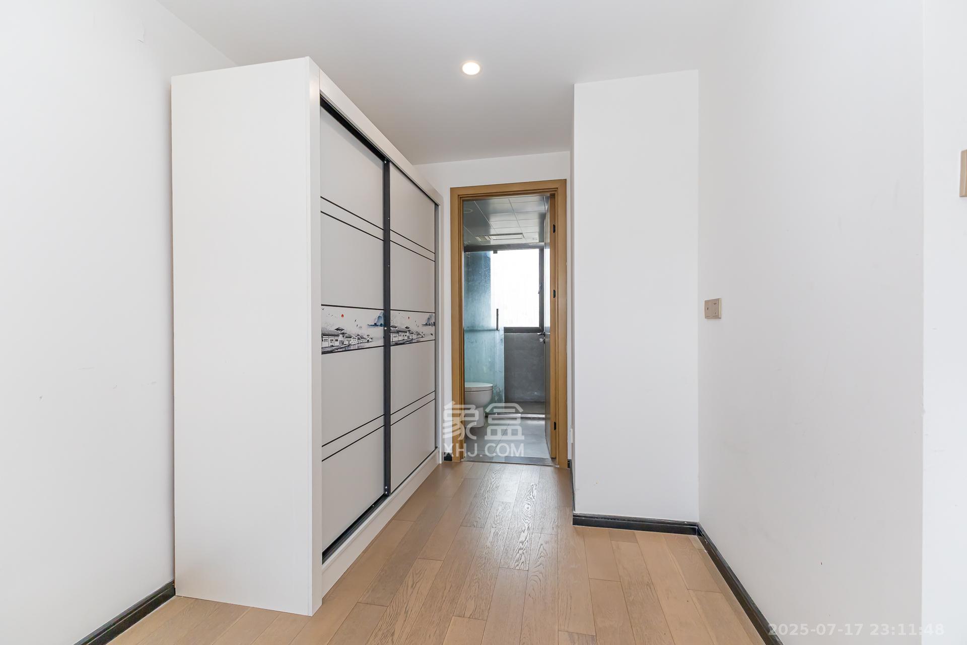 润和滨江府 3室2厅2卫 120.0万 润和滨江府 3室2厅2卫 120.0万卧室