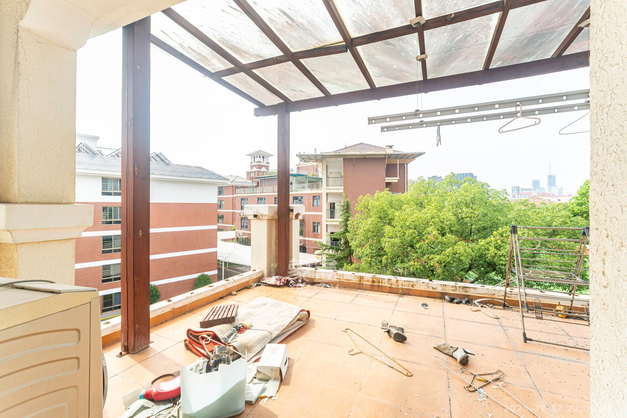 碧桂园威尼斯城  5室2厅3卫    278.0万阳台