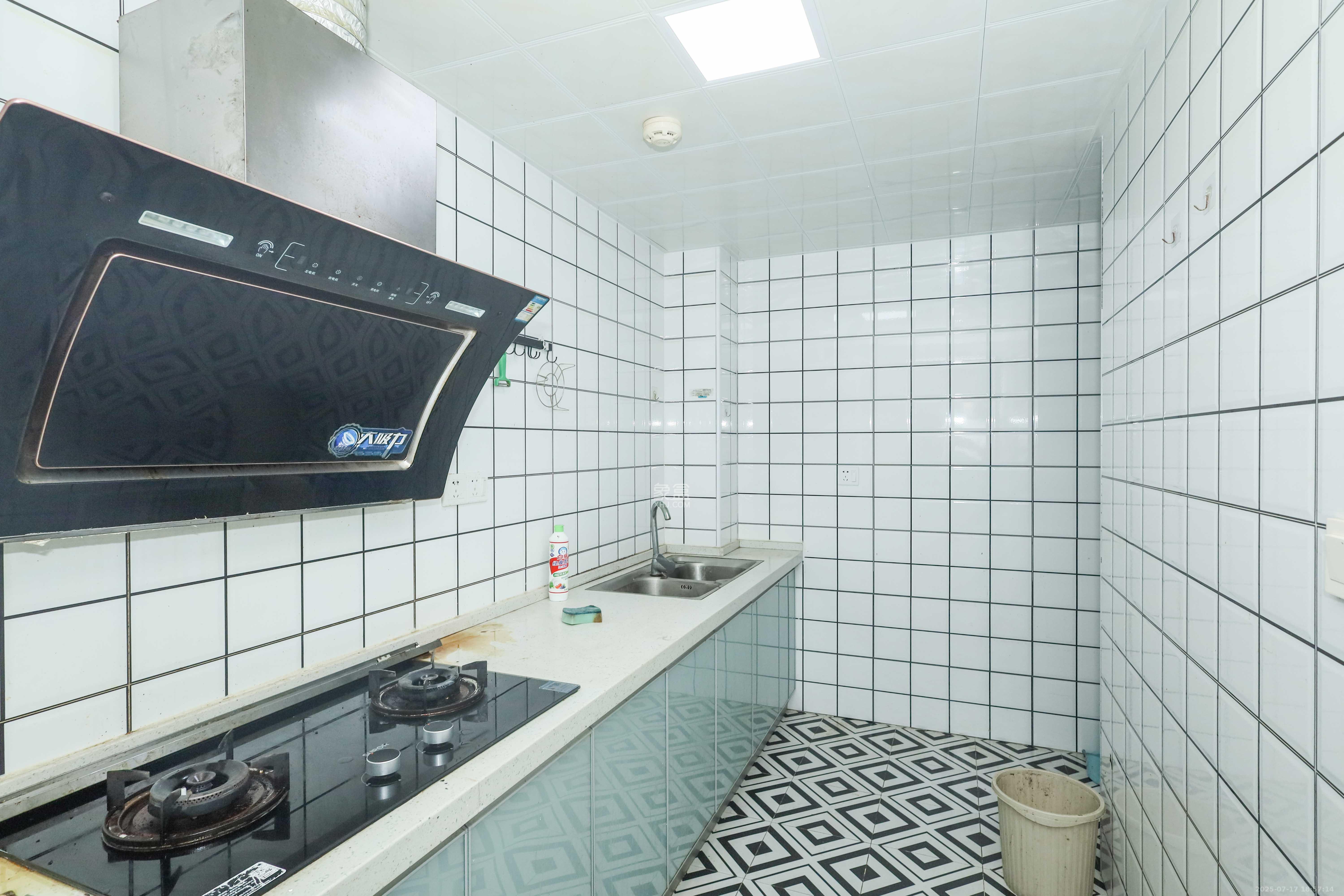 中国铁建梅溪青秀二期 3室2厅2卫 115.0万 中国铁建梅溪青秀二期 3室2厅2卫 115.0万厨房