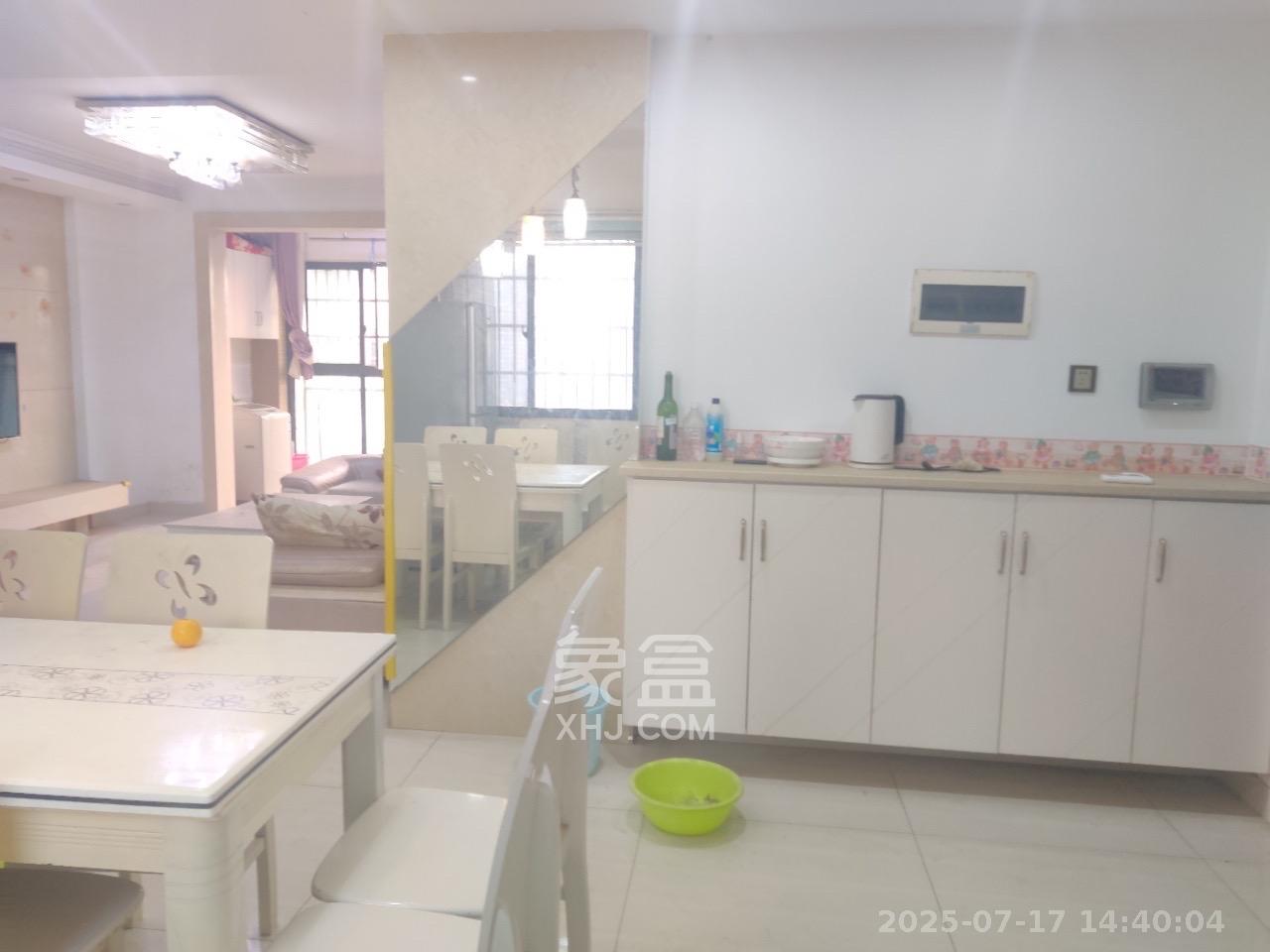 优山美地  1室2厅1卫   2300.00元/月室内图