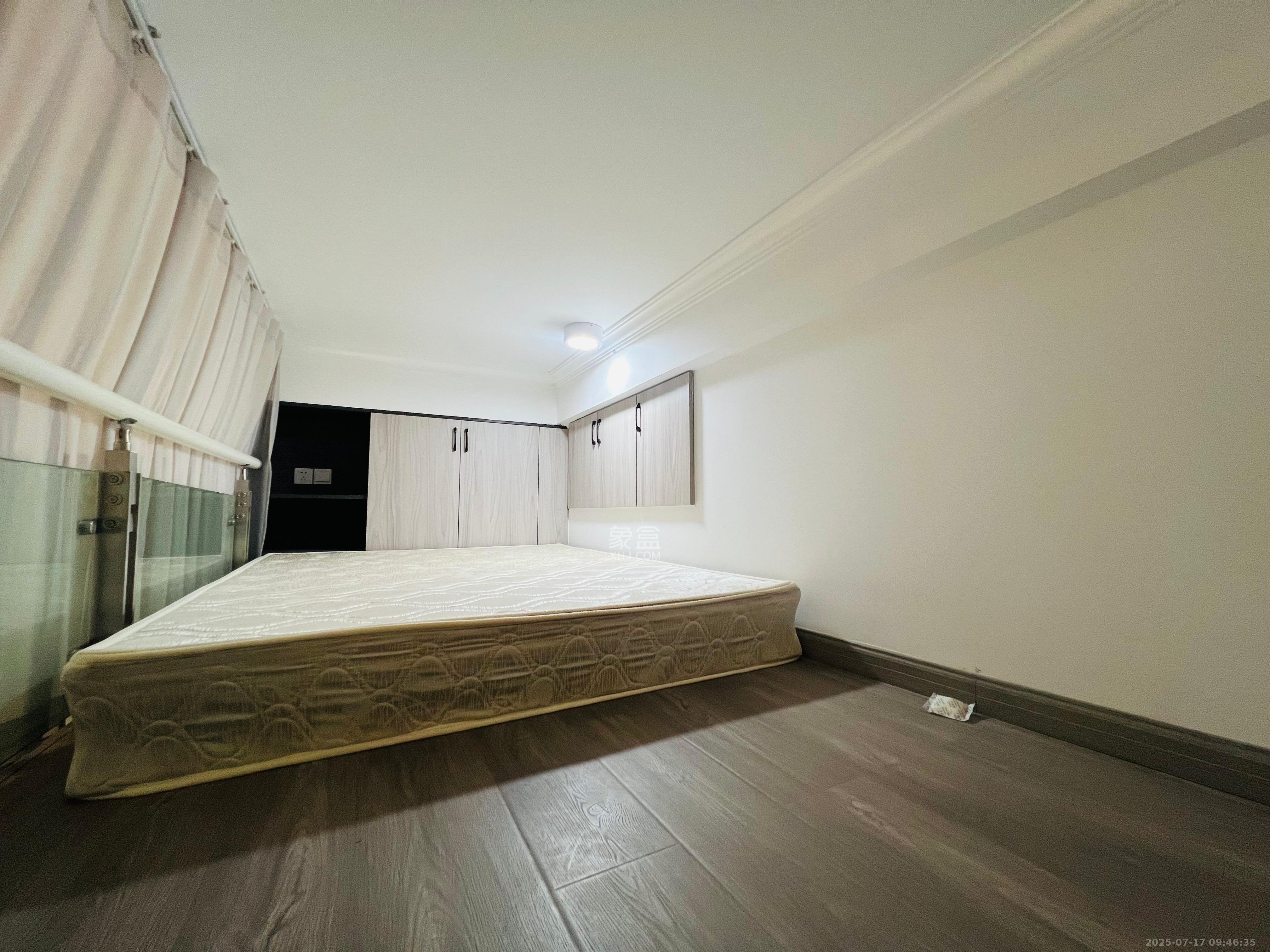 奥克斯滨仕花园(奥克斯洋湖广场/奥克斯中心)  1室0厅0卫    2200.0元/月 奥克斯滨仕花园(奥克斯洋湖广场/奥克斯中心)  1室0厅0卫    2200.0元/月室内图