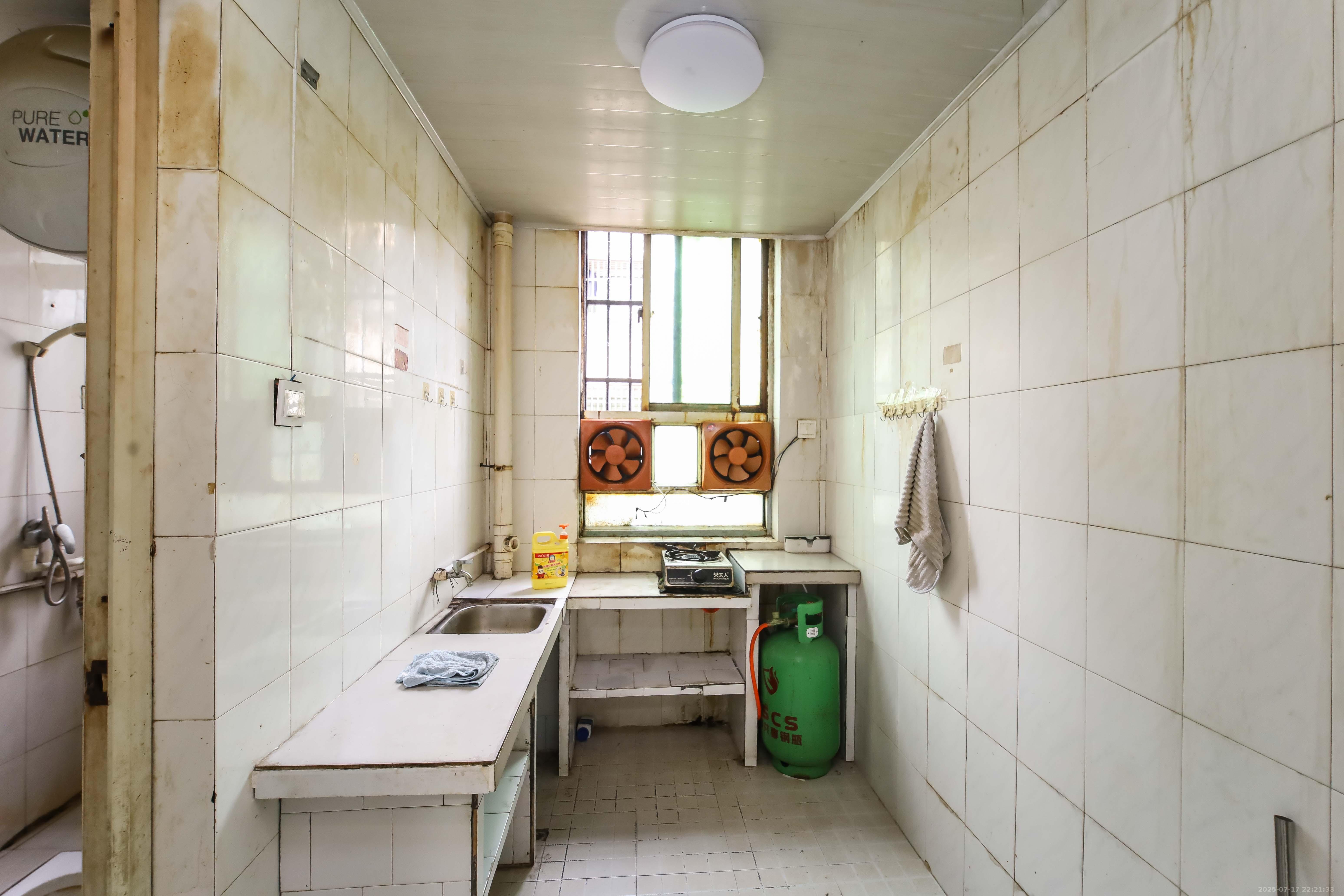 新合四村 2室1厅0卫 35.8万 新合四村 2室1厅0卫 35.8万厨房