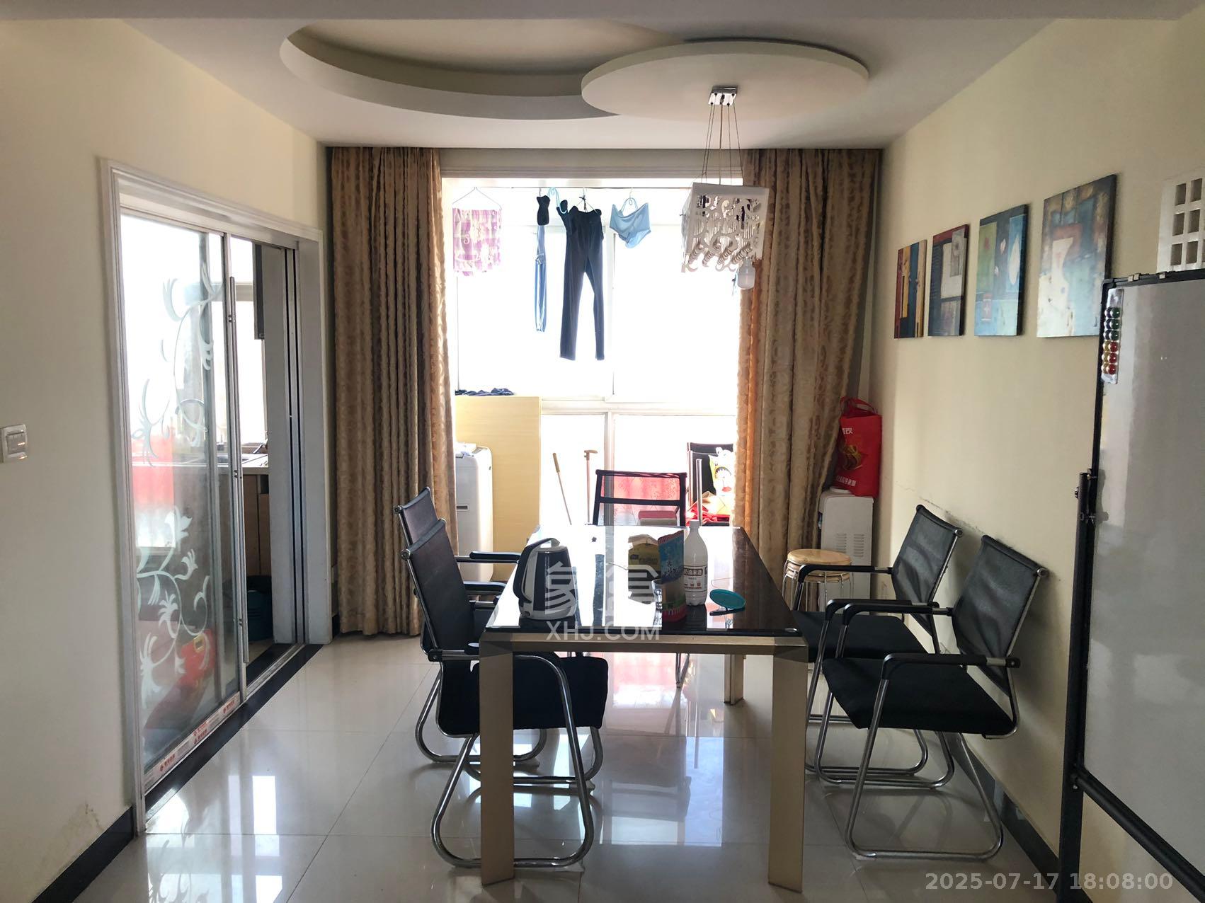 嘉盛华庭(一期、二期、三期) 3室2厅2卫 2700.0元/月 嘉盛华庭(一期、二期、三期) 3室2厅2卫 2700.0元/月室内图