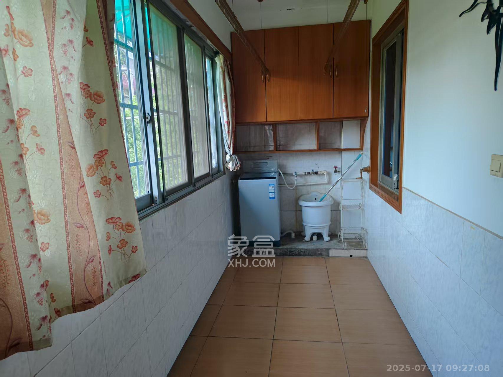 芙蓉区政府机关宿舍 3室2厅1卫 2200.0元/月 芙蓉区政府机关宿舍 3室2厅1卫 2200.0元/月室内图