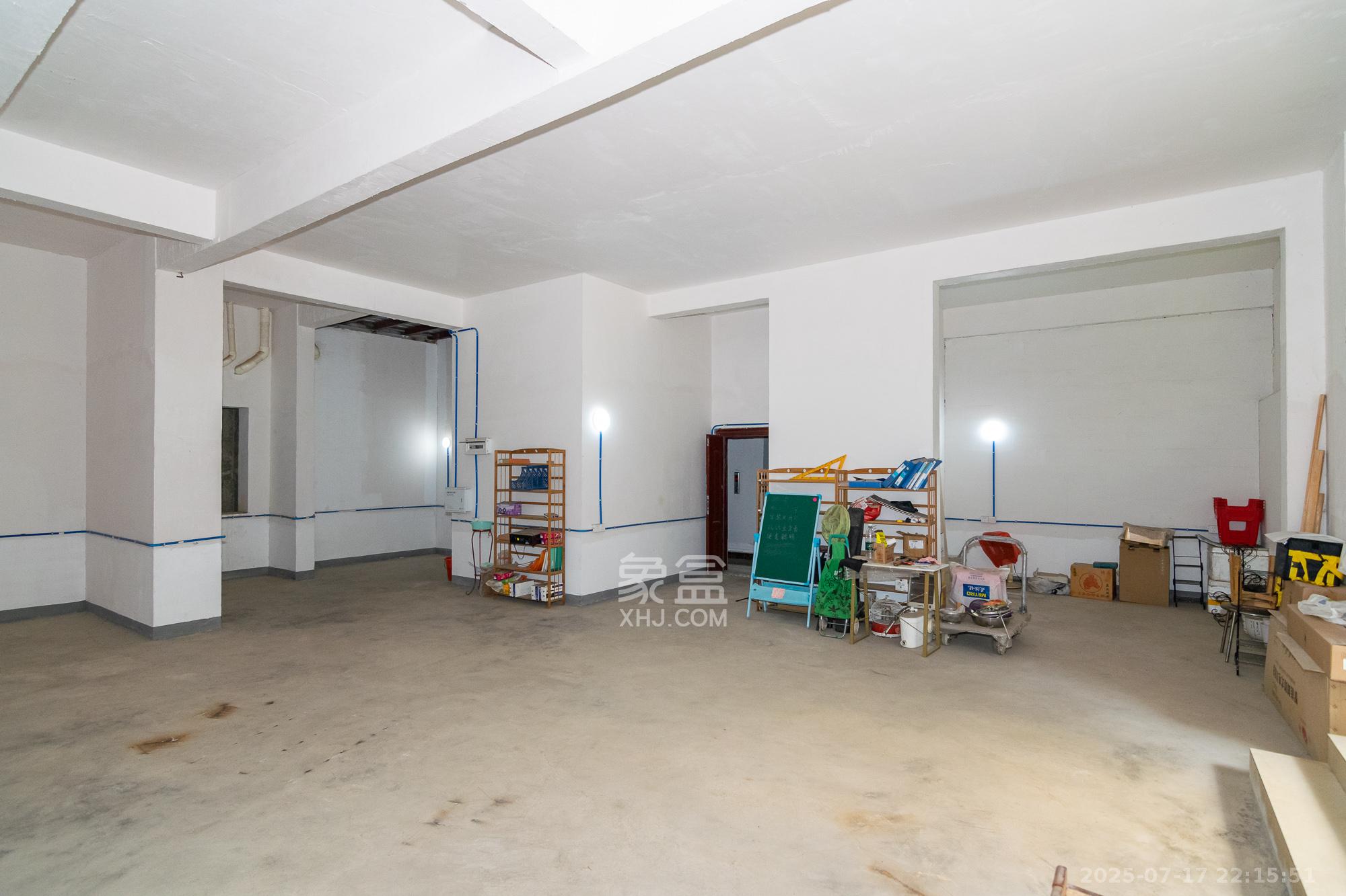 荣盛岳麓峰景 6室2厅3卫 128.8万 荣盛岳麓峰景 6室2厅3卫 128.8万其他