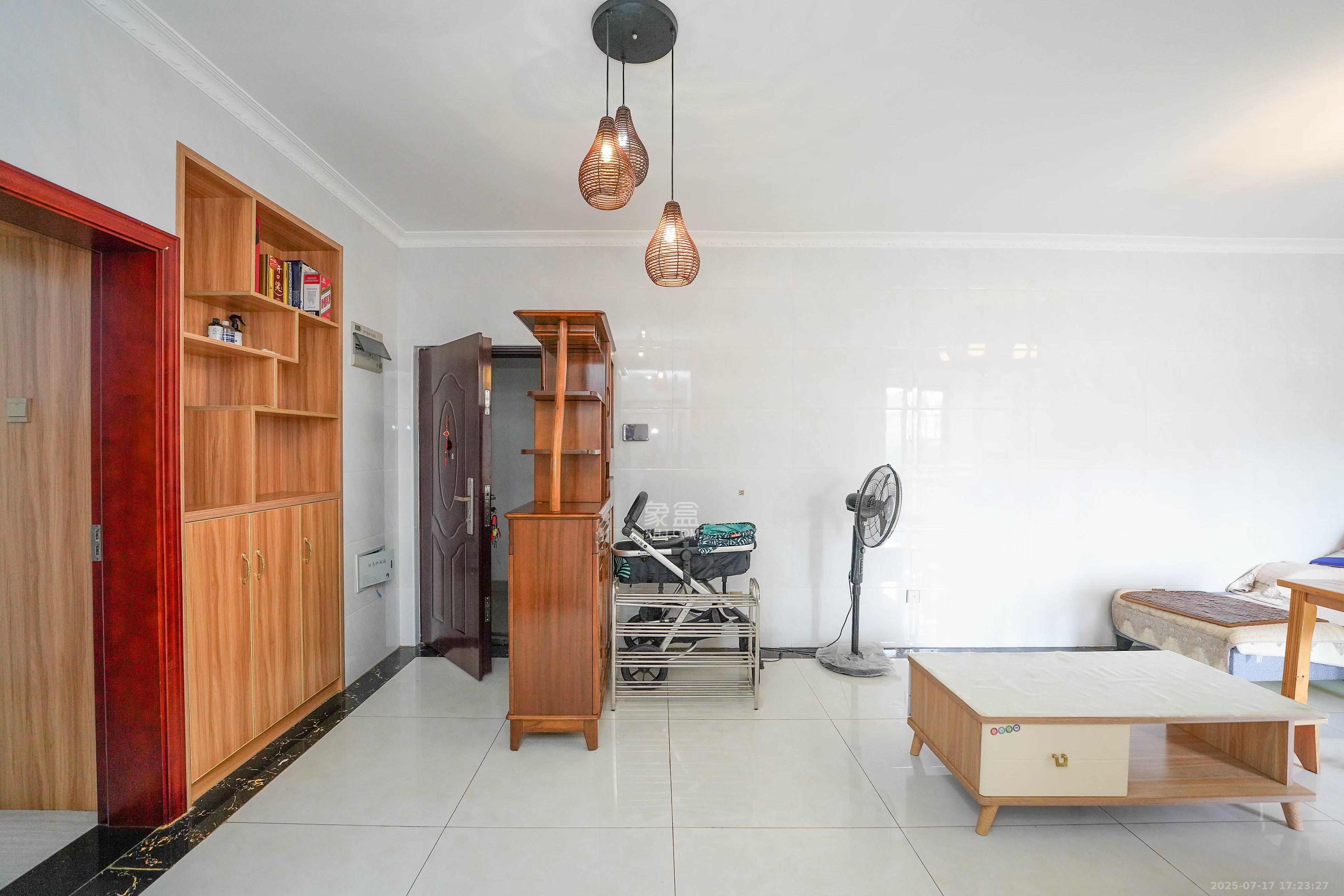 怡海星城 3室2厅1卫 2300.0元/月 怡海星城 3室2厅1卫 2300.0元/月室内图