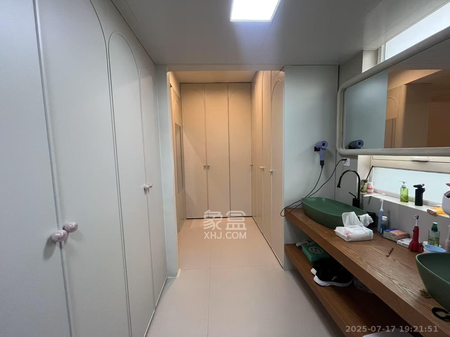 绿地V岛  4室2厅2卫   9000.00元/月室内图