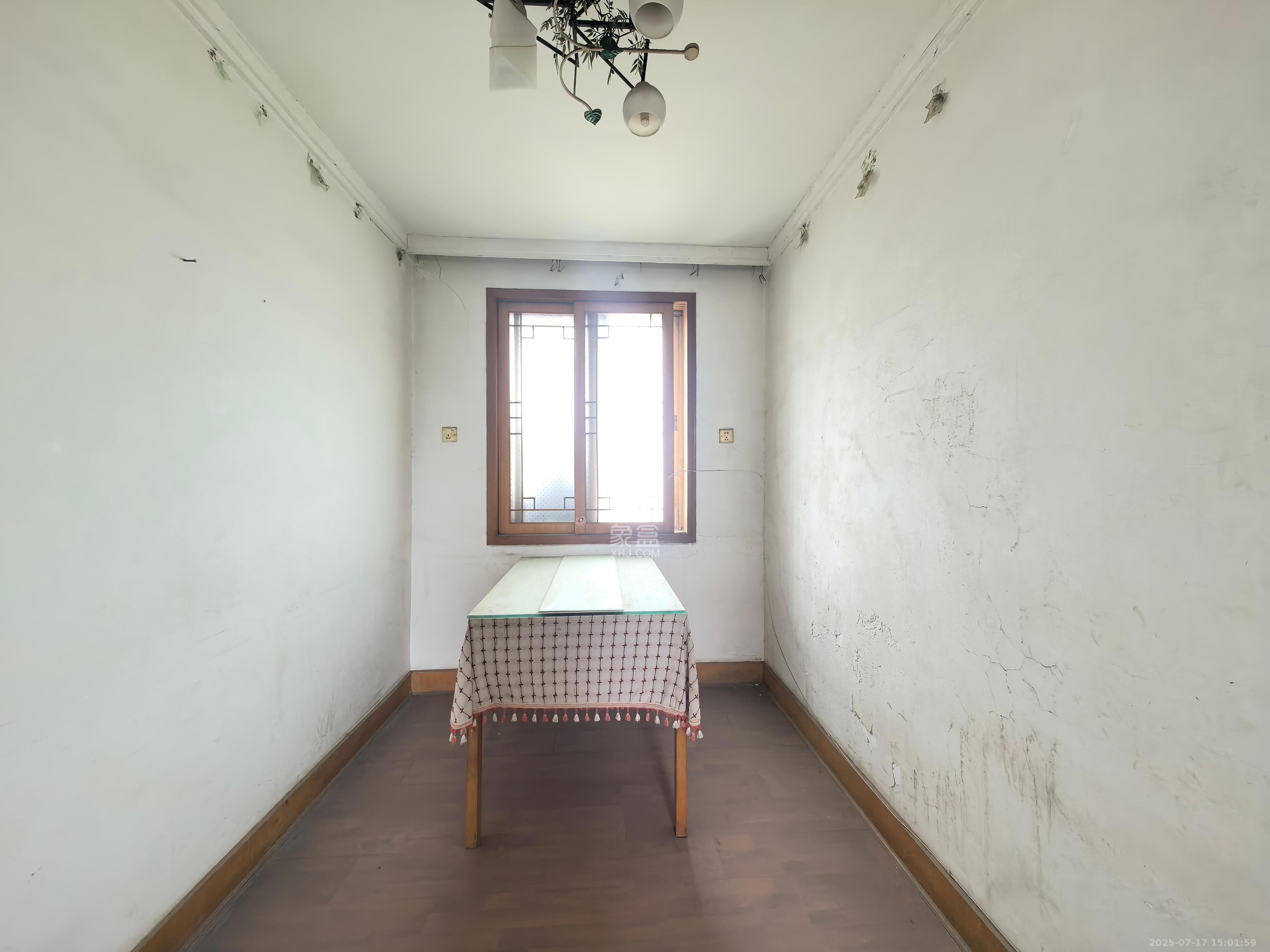 紫荆园社区新铁路宿舍(长铁下大垅) 2室1厅1卫 1000.0元/月 紫荆园社区新铁路宿舍(长铁下大垅) 2室1厅1卫 1000.0元/月室内图