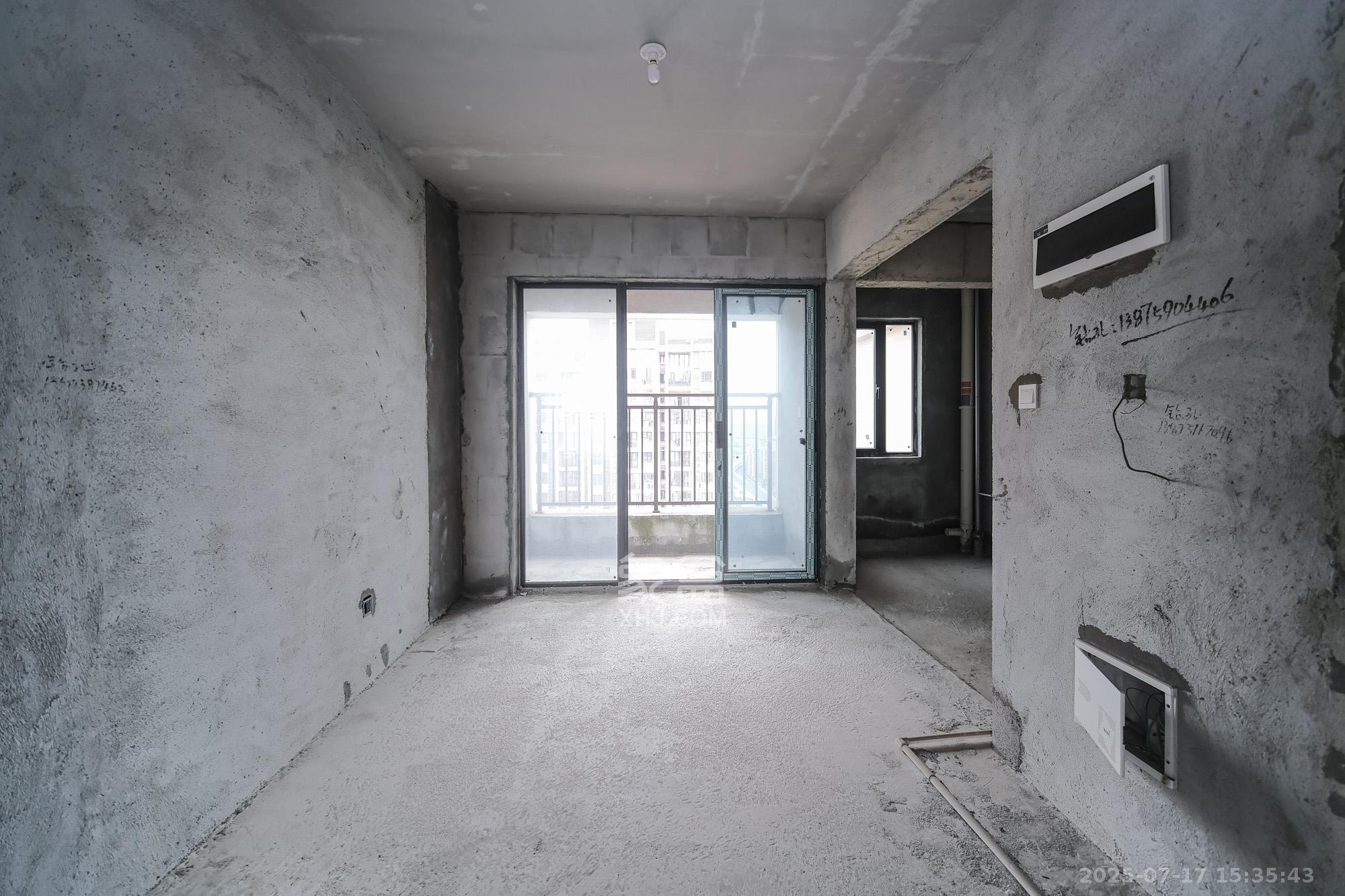 星雅美辰  4室2厅2卫    112.0万 星雅美辰  4室2厅2卫    112.0万客厅