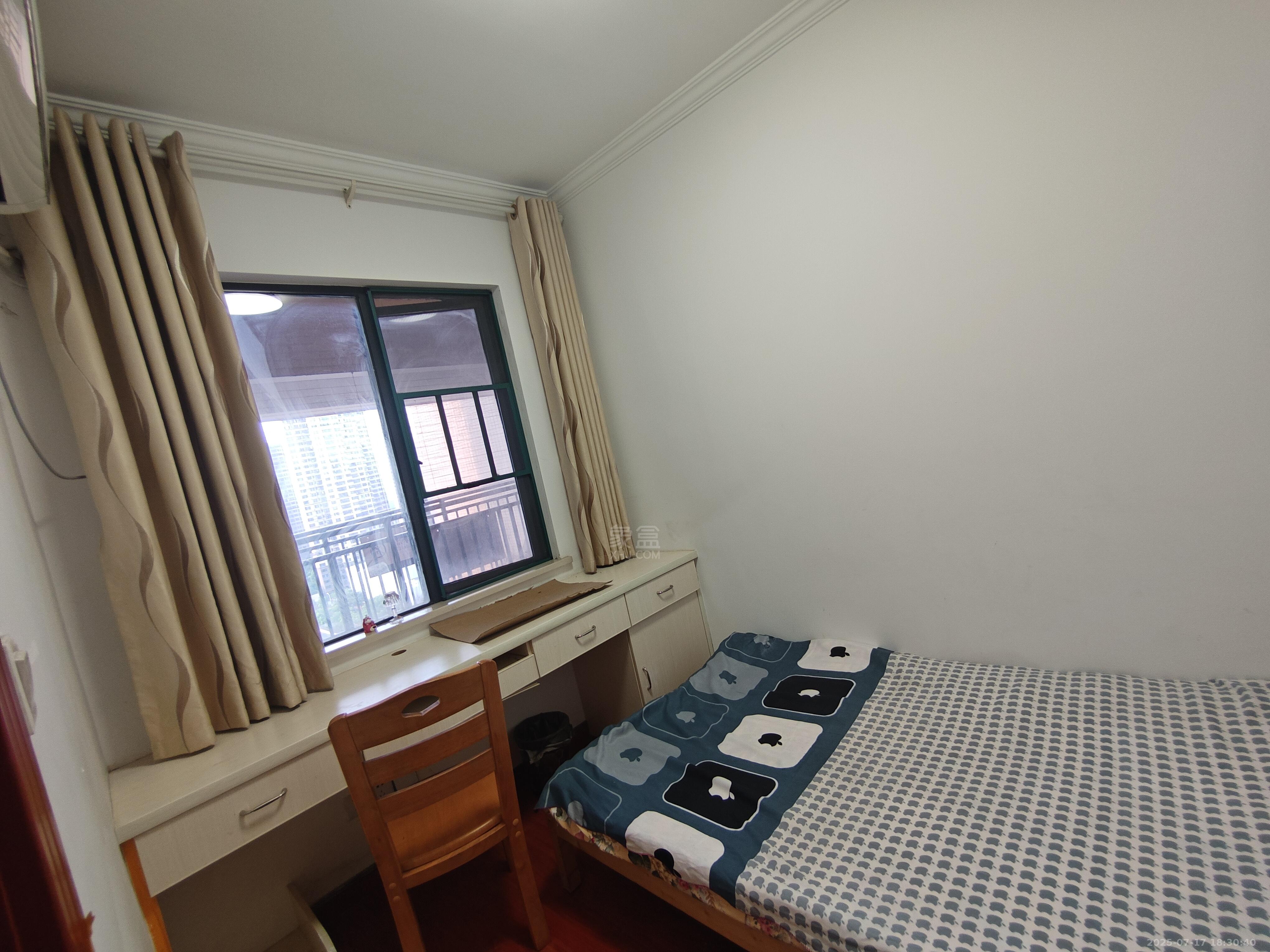 春藤小镇 3室2厅2卫 1900.0元/月 春藤小镇 3室2厅2卫 1900.0元/月室内图