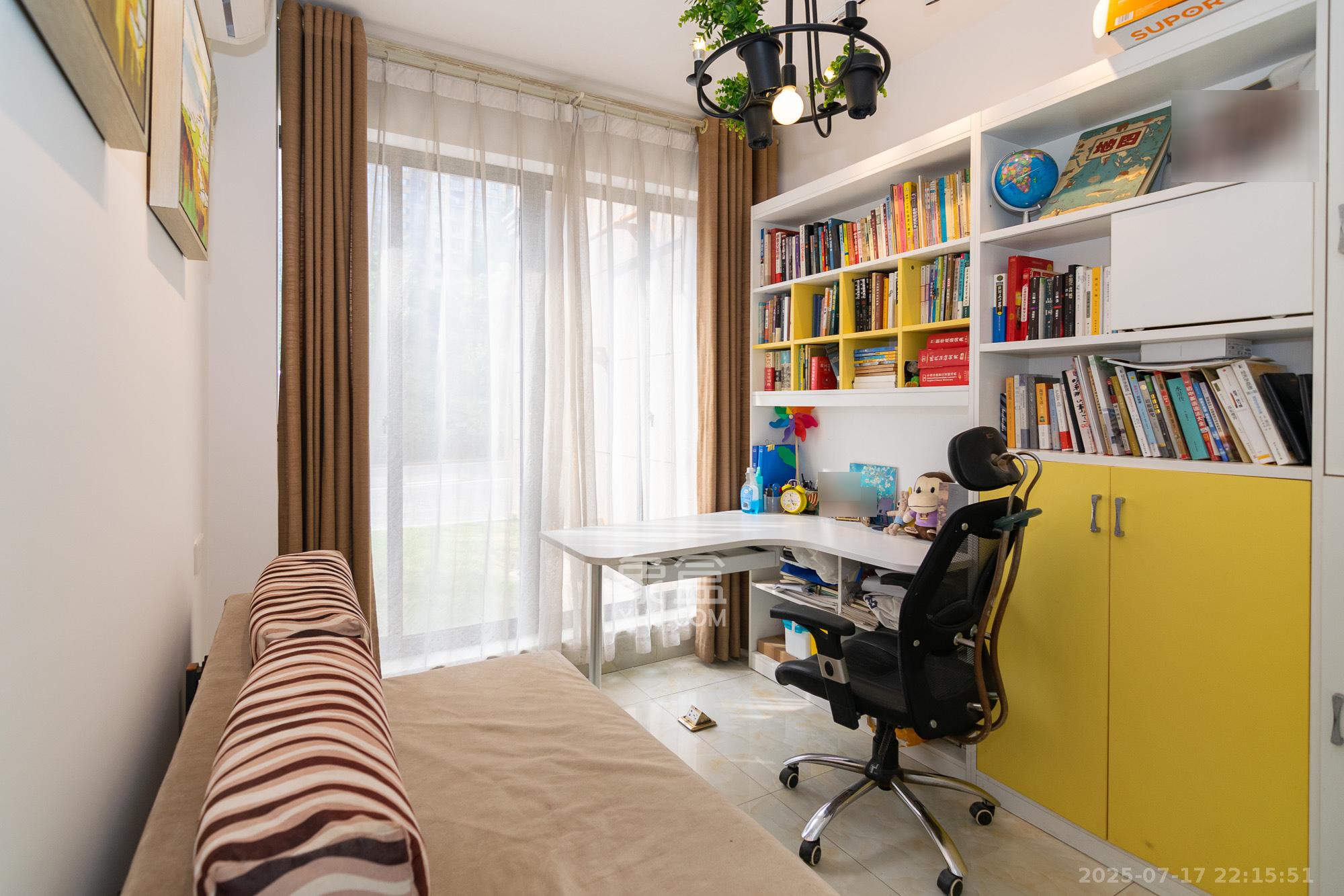 荣盛岳麓峰景 6室2厅3卫 128.8万 荣盛岳麓峰景 6室2厅3卫 128.8万卧室