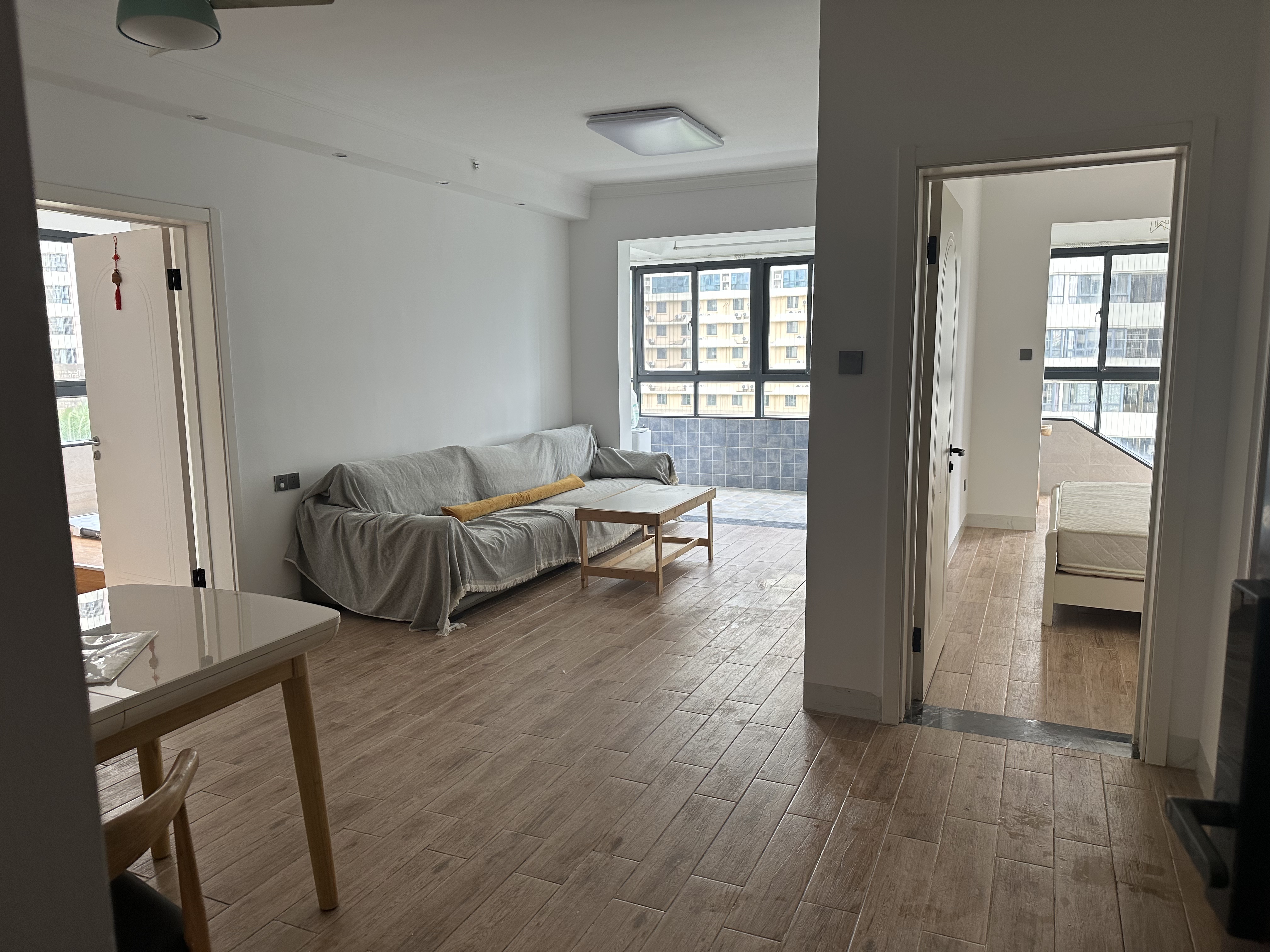 新城吾悦广场 2室2厅1卫 2500.0元/月 新城吾悦广场 2室2厅1卫 2500.0元/月室内图