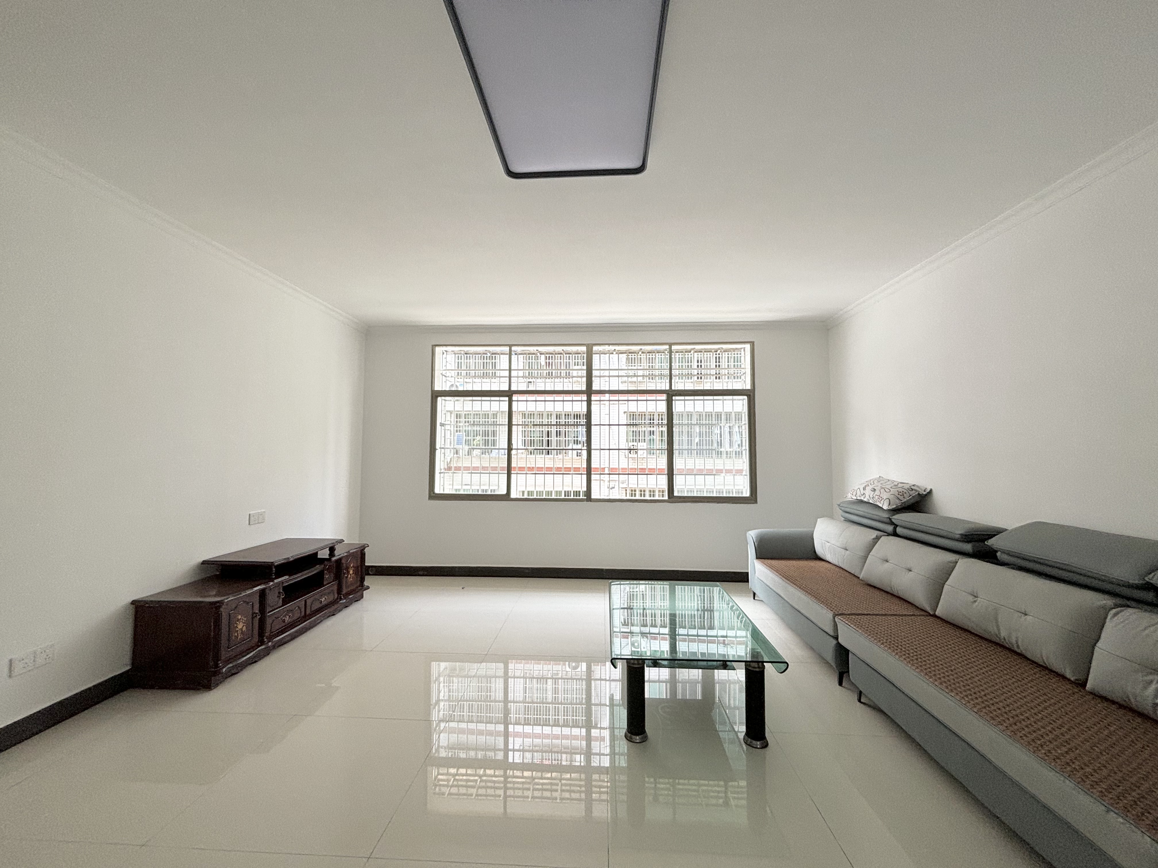 羊舞岭小区 3室2厅2卫 1500.0元/月 羊舞岭小区 3室2厅2卫 1500.0元/月室内图