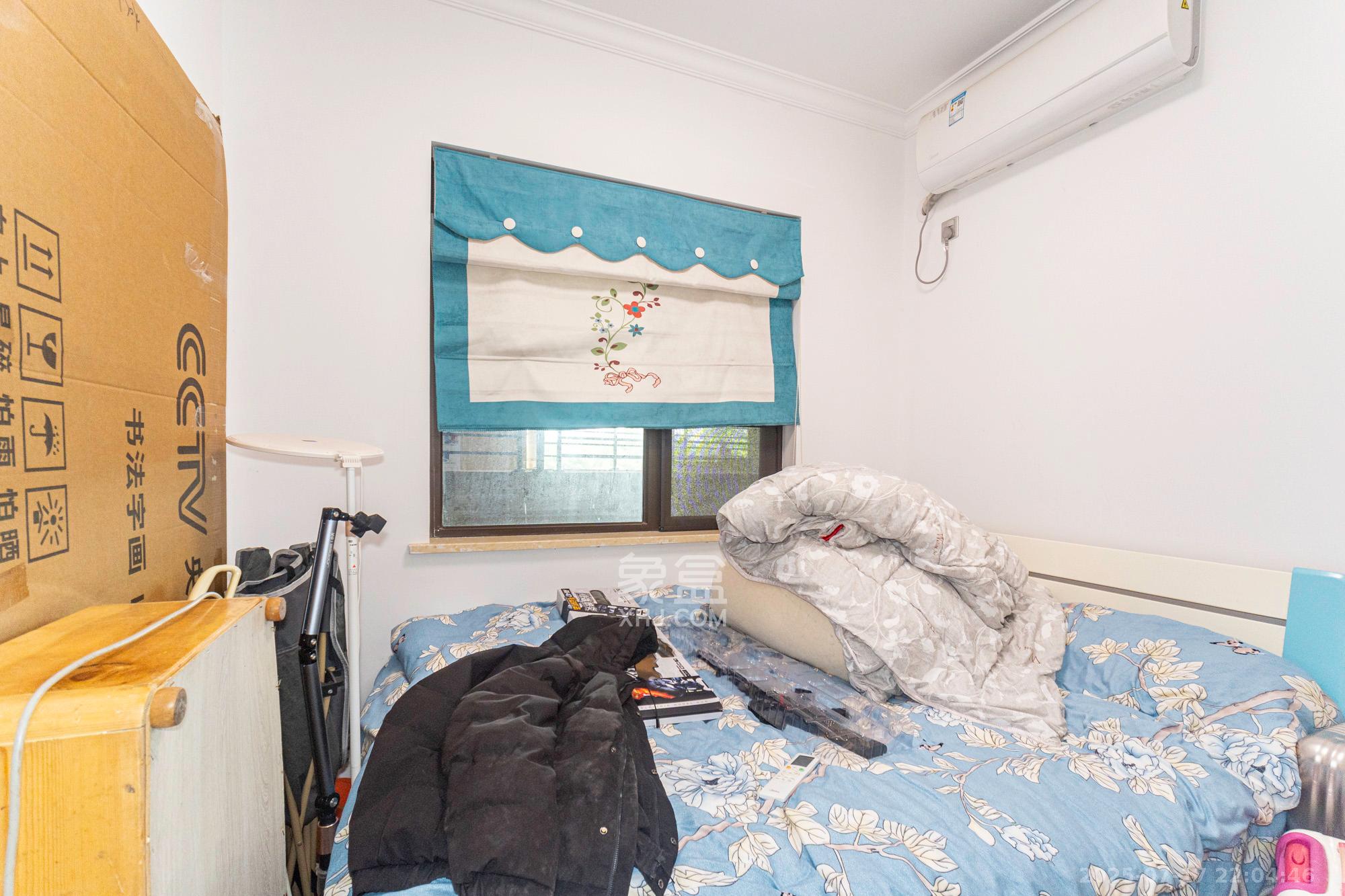 华润置地广场二期  3室2厅1卫    82.0万 华润置地广场二期  3室2厅1卫    82.0万卧室