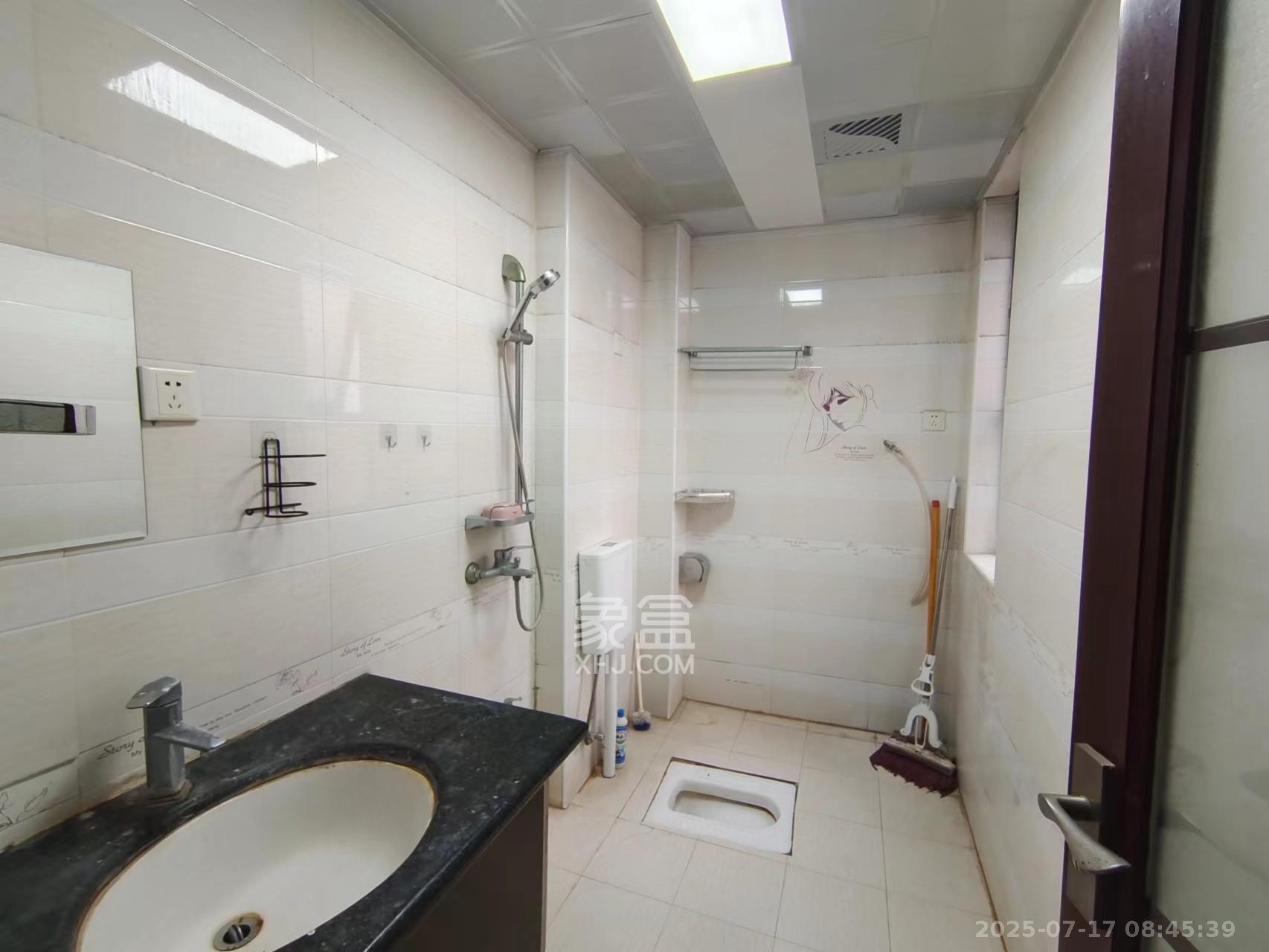 莱茵城  2室2厅1卫    2000.0元/月室内图