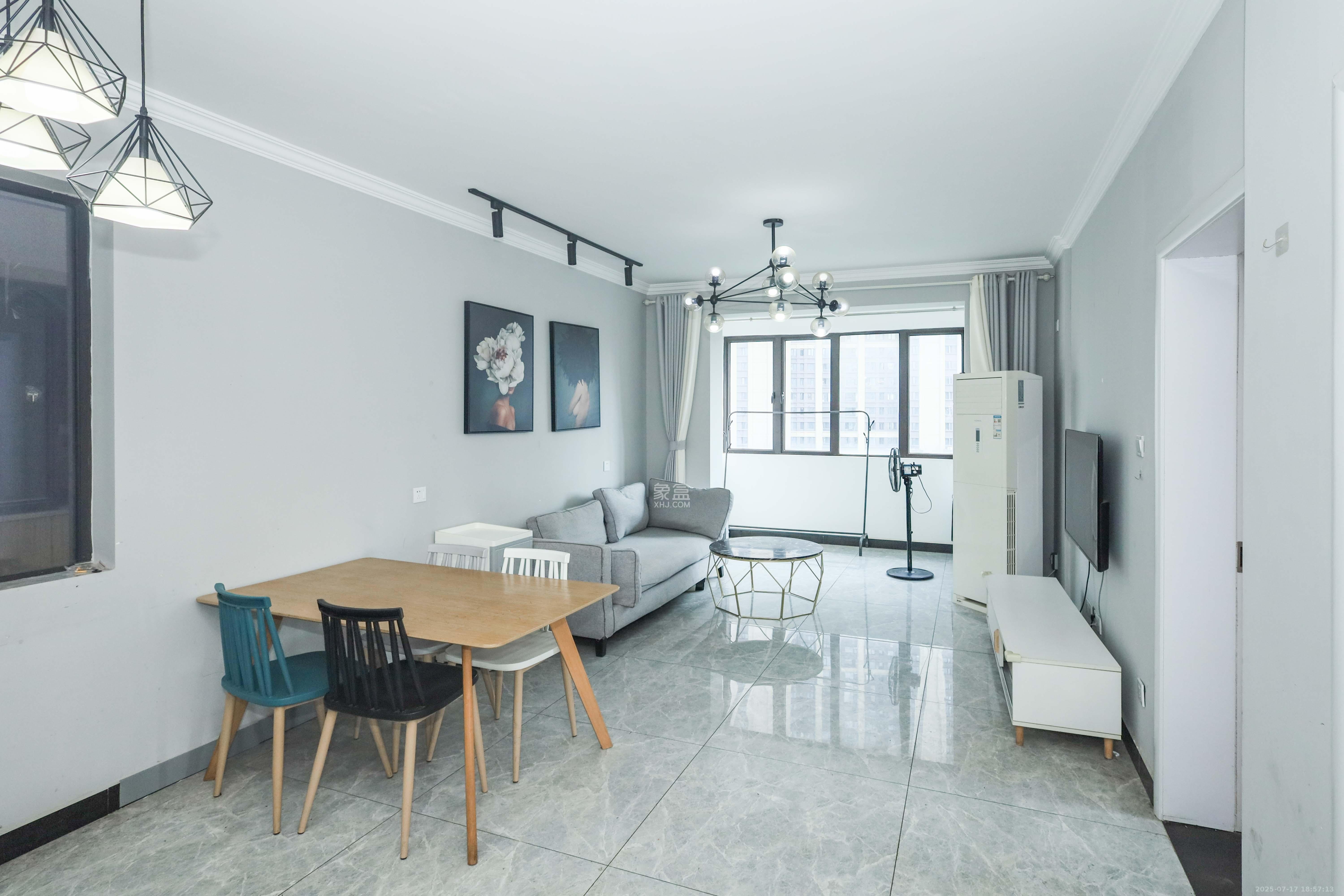 中国铁建梅溪青秀二期 3室2厅2卫 115.0万 中国铁建梅溪青秀二期 3室2厅2卫 115.0万客厅