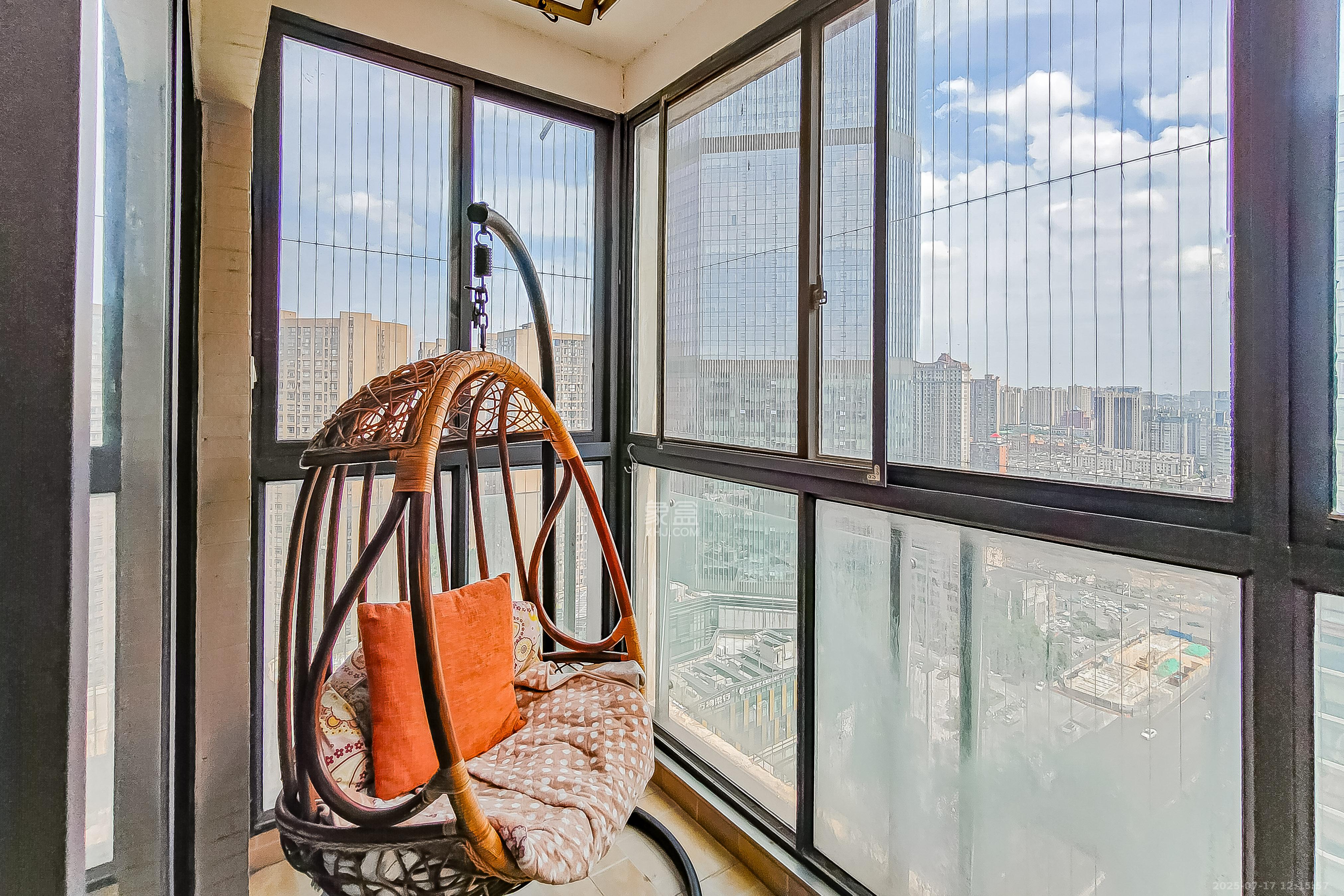 三万英尺  4室2厅2卫    148.0万阳台