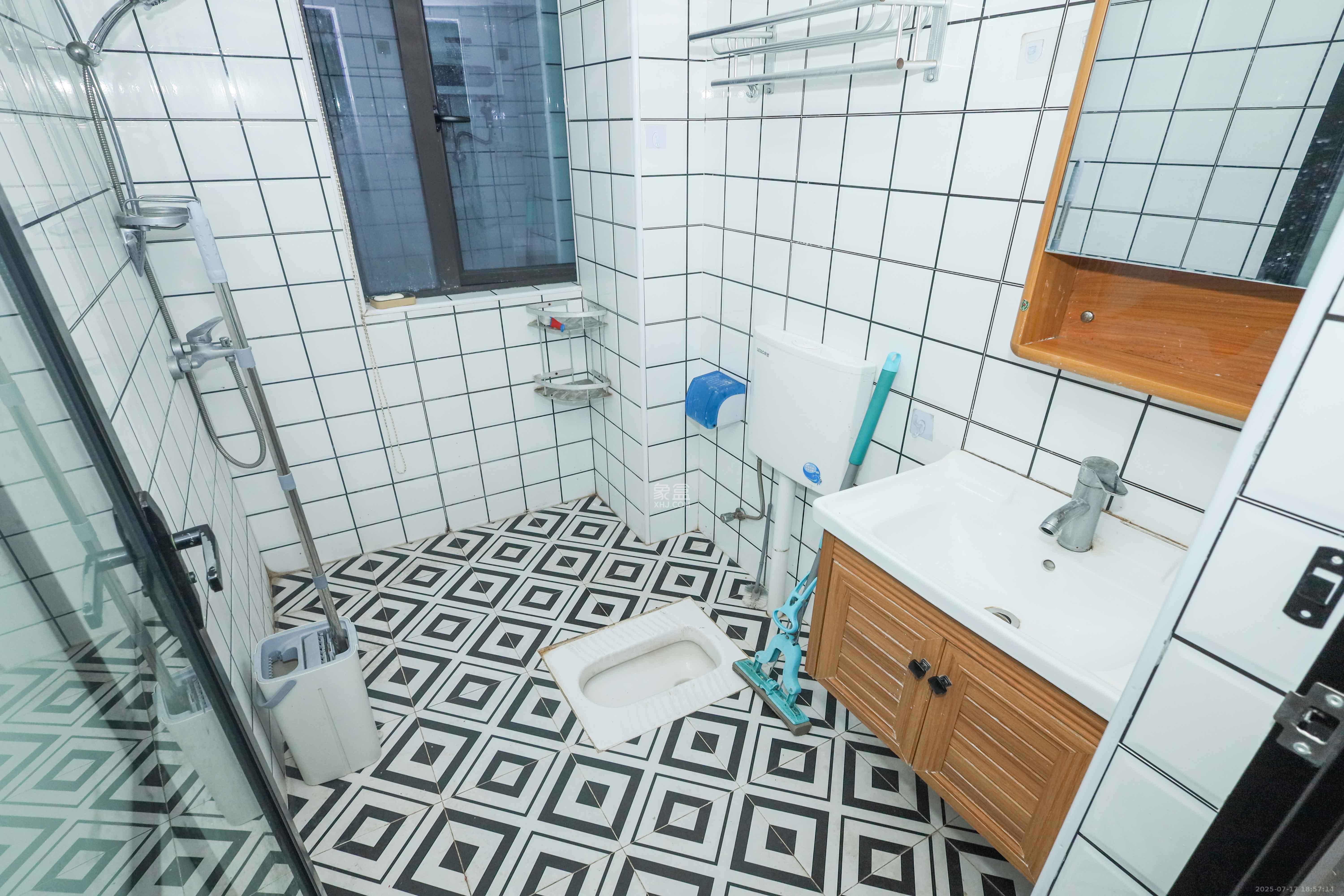 中国铁建梅溪青秀二期 3室2厅2卫 115.0万 中国铁建梅溪青秀二期 3室2厅2卫 115.0万卫生间