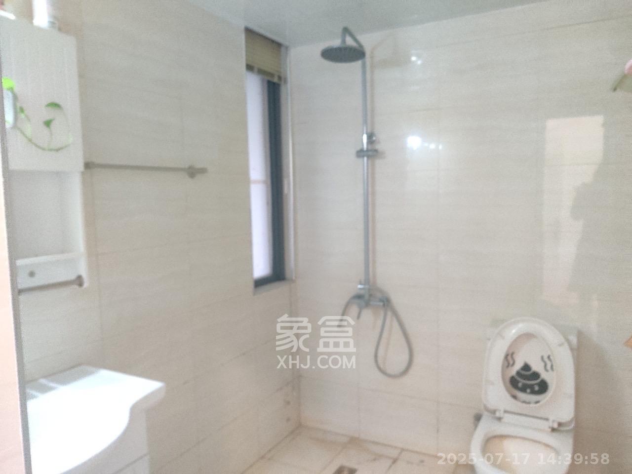 优山美地  1室2厅1卫   2300.00元/月室内图