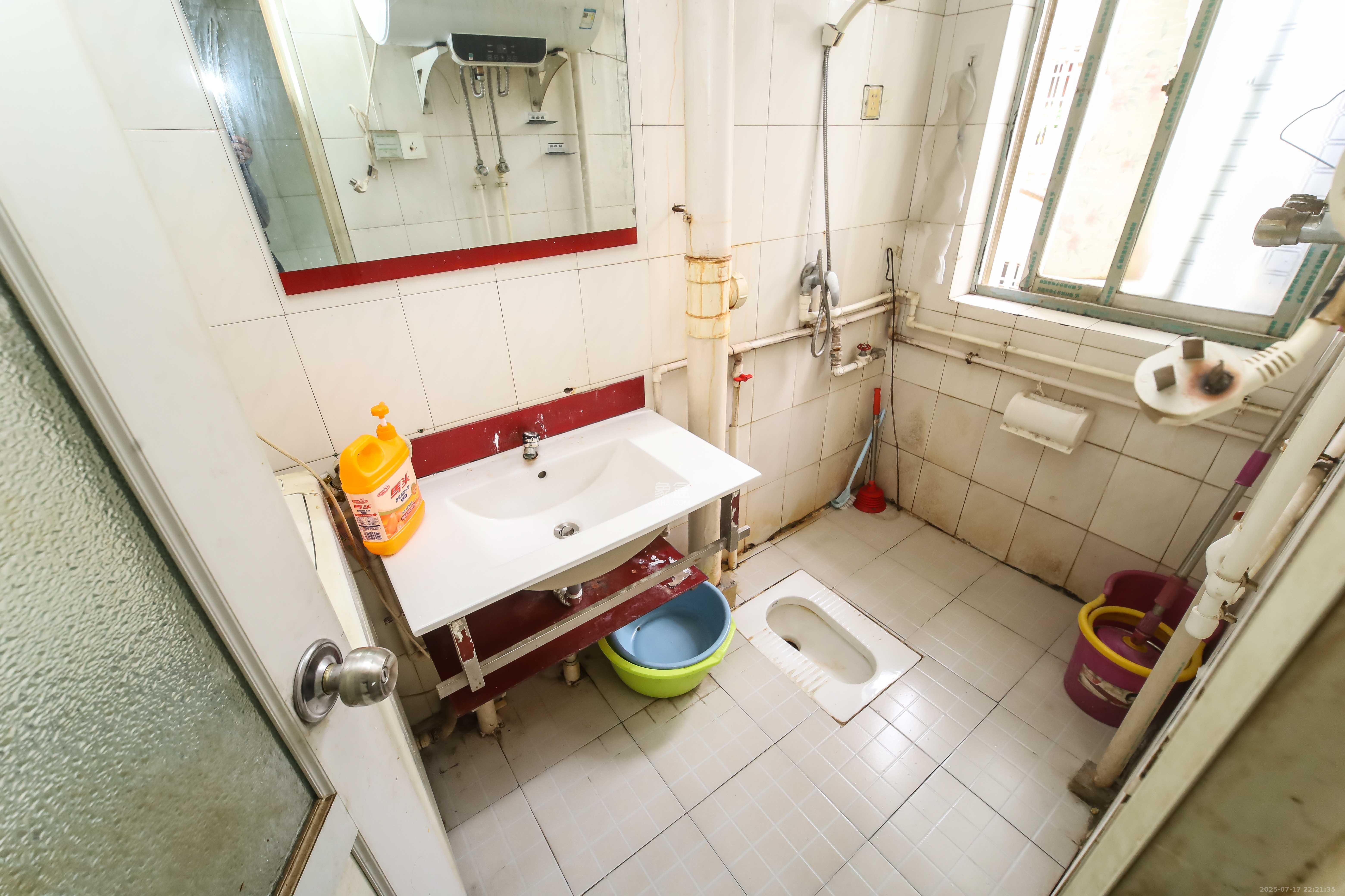 新合四村 2室1厅0卫 35.8万 新合四村 2室1厅0卫 35.8万卫生间