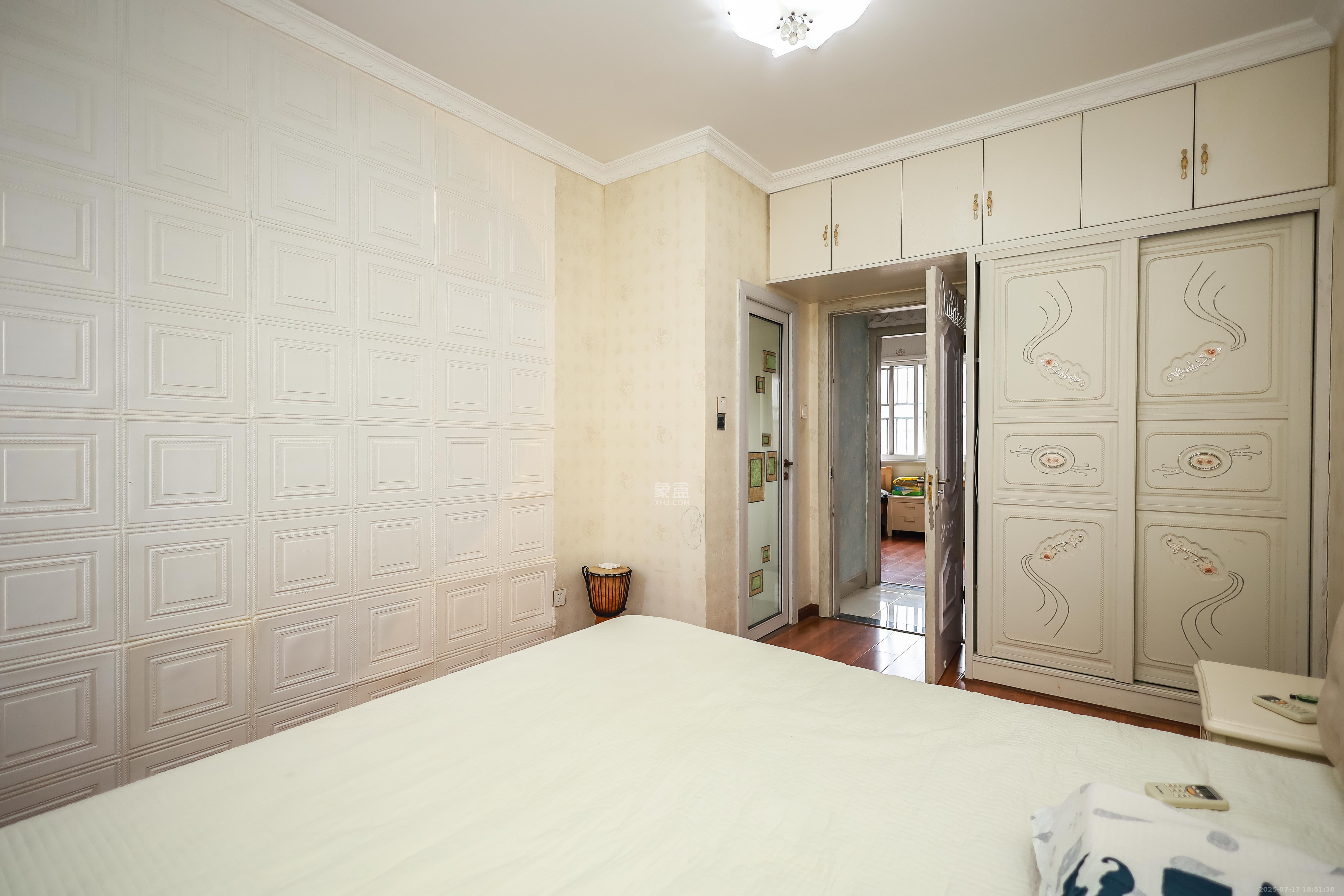 天麓尚层  3室2厅2卫    69.9万 天麓尚层  3室2厅2卫    69.9万卧室