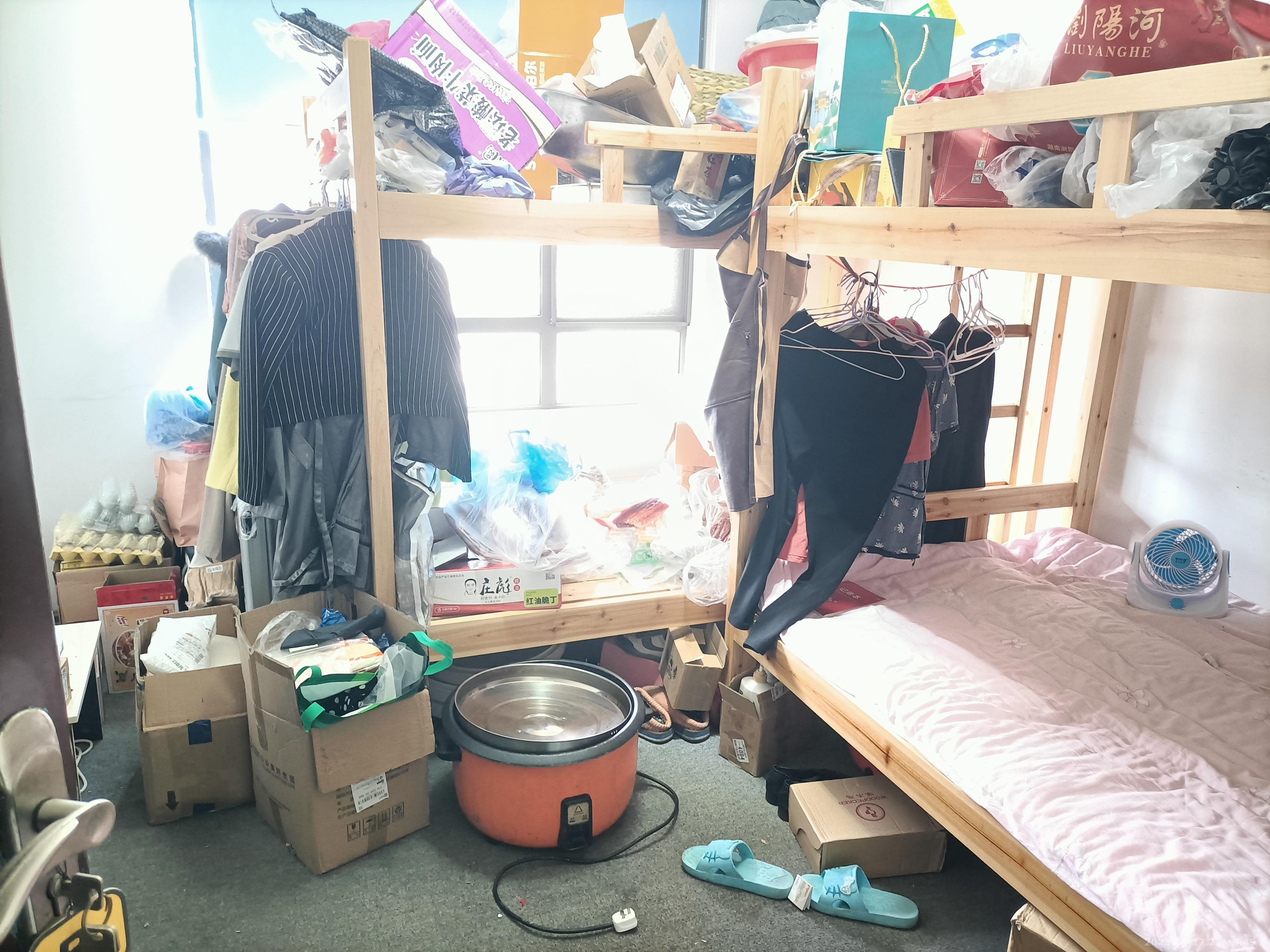 奥克斯广场  3室2厅2卫   3200.00元/月室内图