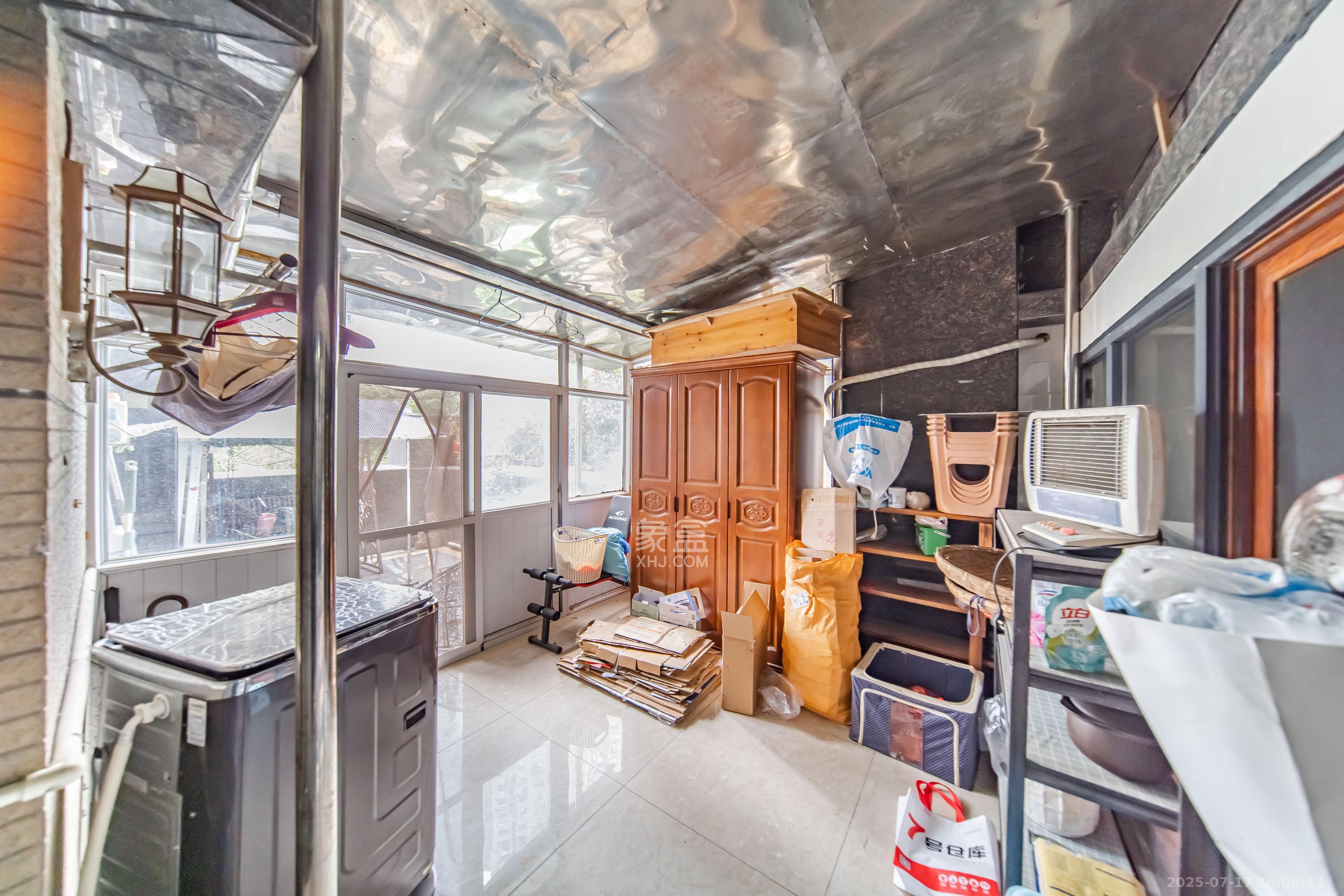 兰亭湾畔 4室2厅1卫 127.8万 兰亭湾畔 4室2厅1卫 127.8万阳台