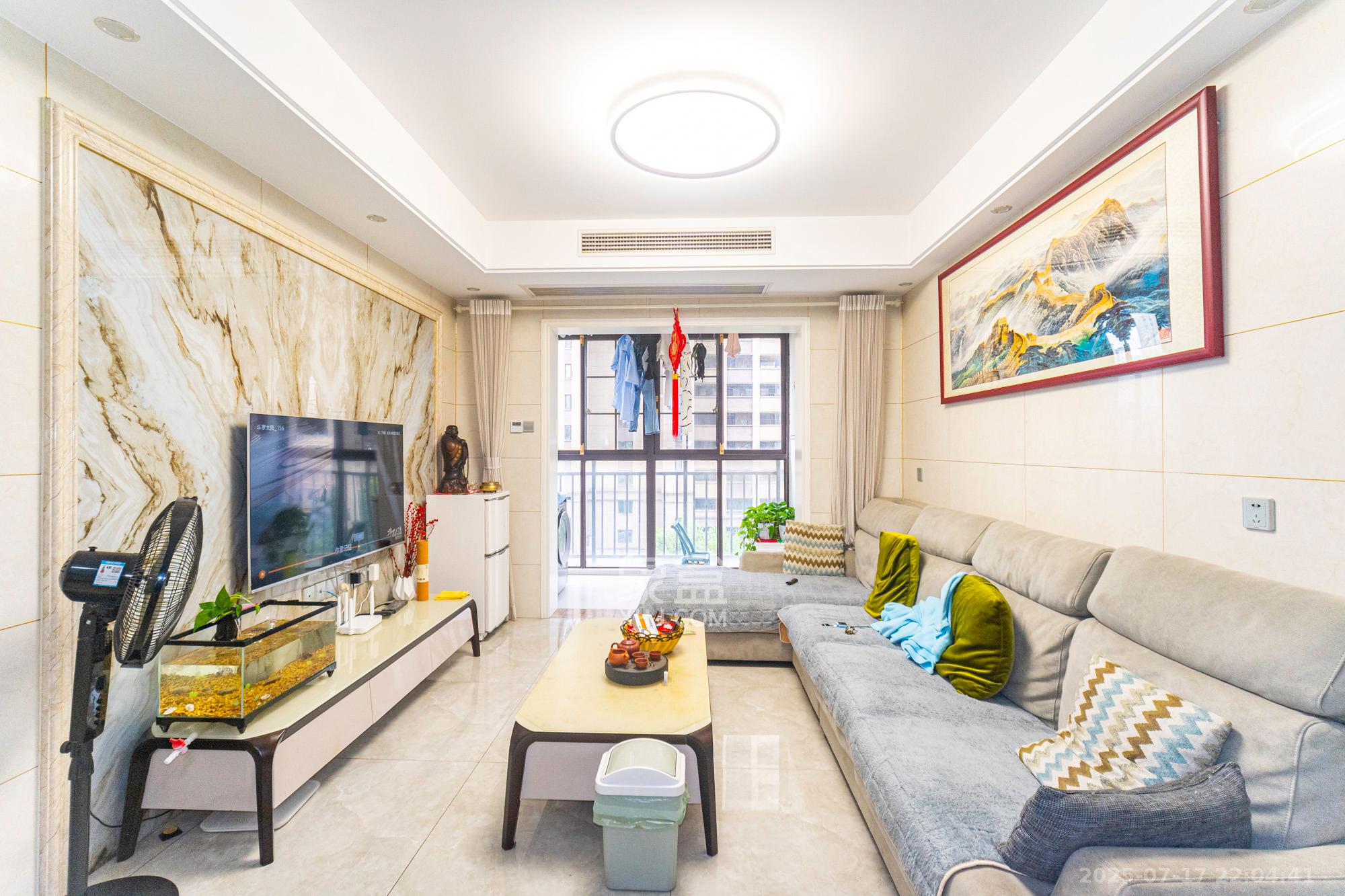 华润置地广场二期  3室2厅1卫    82.0万 华润置地广场二期  3室2厅1卫    82.0万