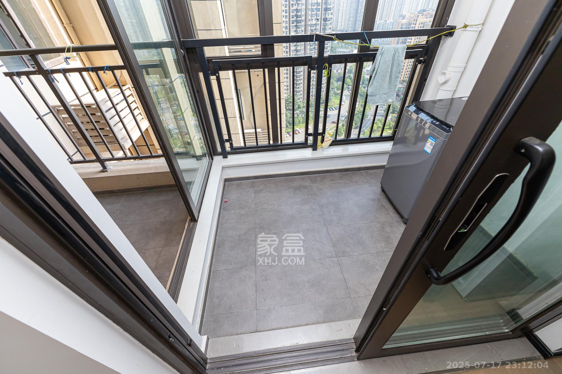 润和滨江府 3室2厅2卫 120.0万 润和滨江府 3室2厅2卫 120.0万阳台