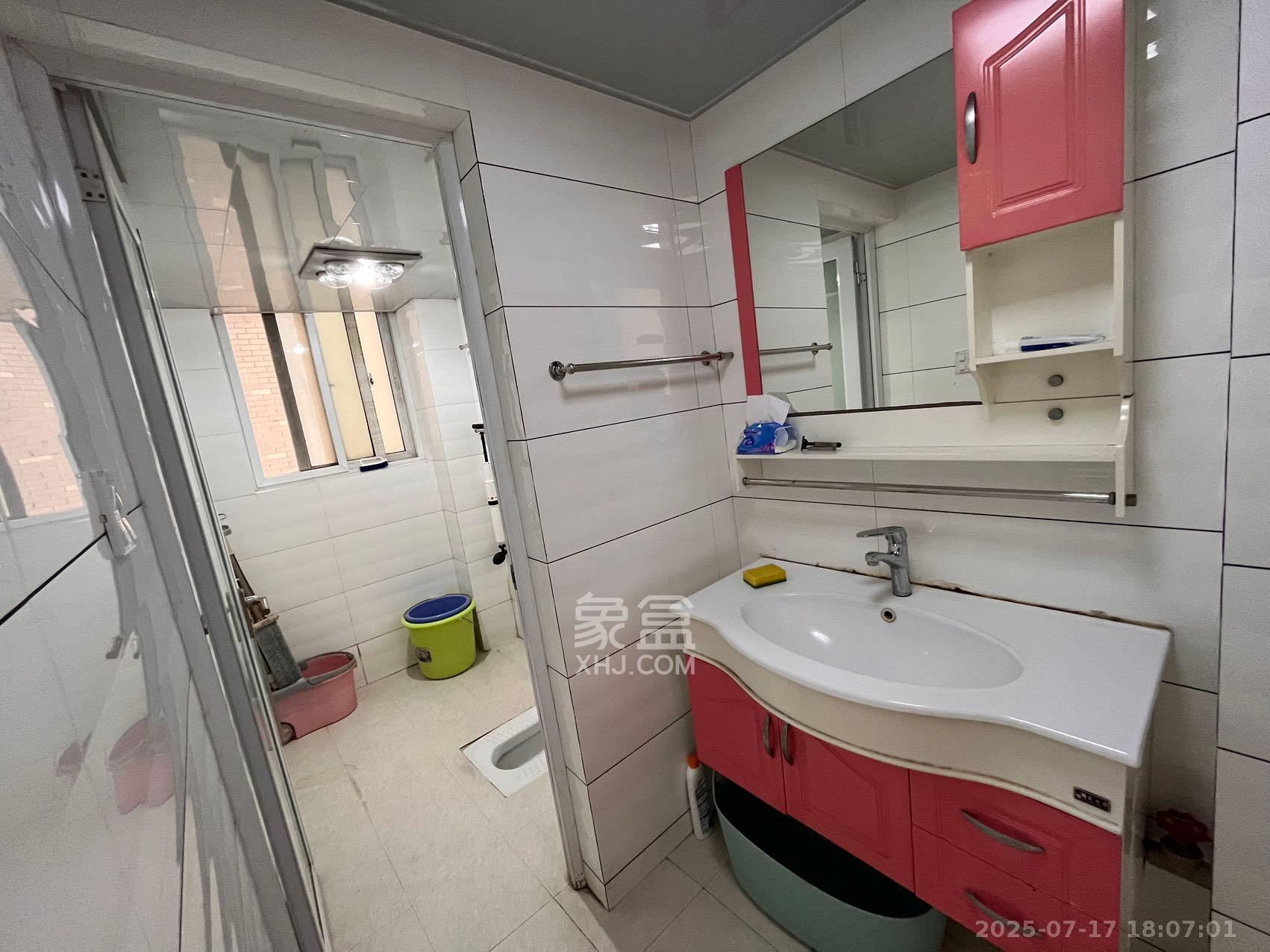 嘉盛华庭(一期、二期、三期) 3室1厅1卫 2400.0元/月 嘉盛华庭(一期、二期、三期) 3室1厅1卫 2400.0元/月室内图