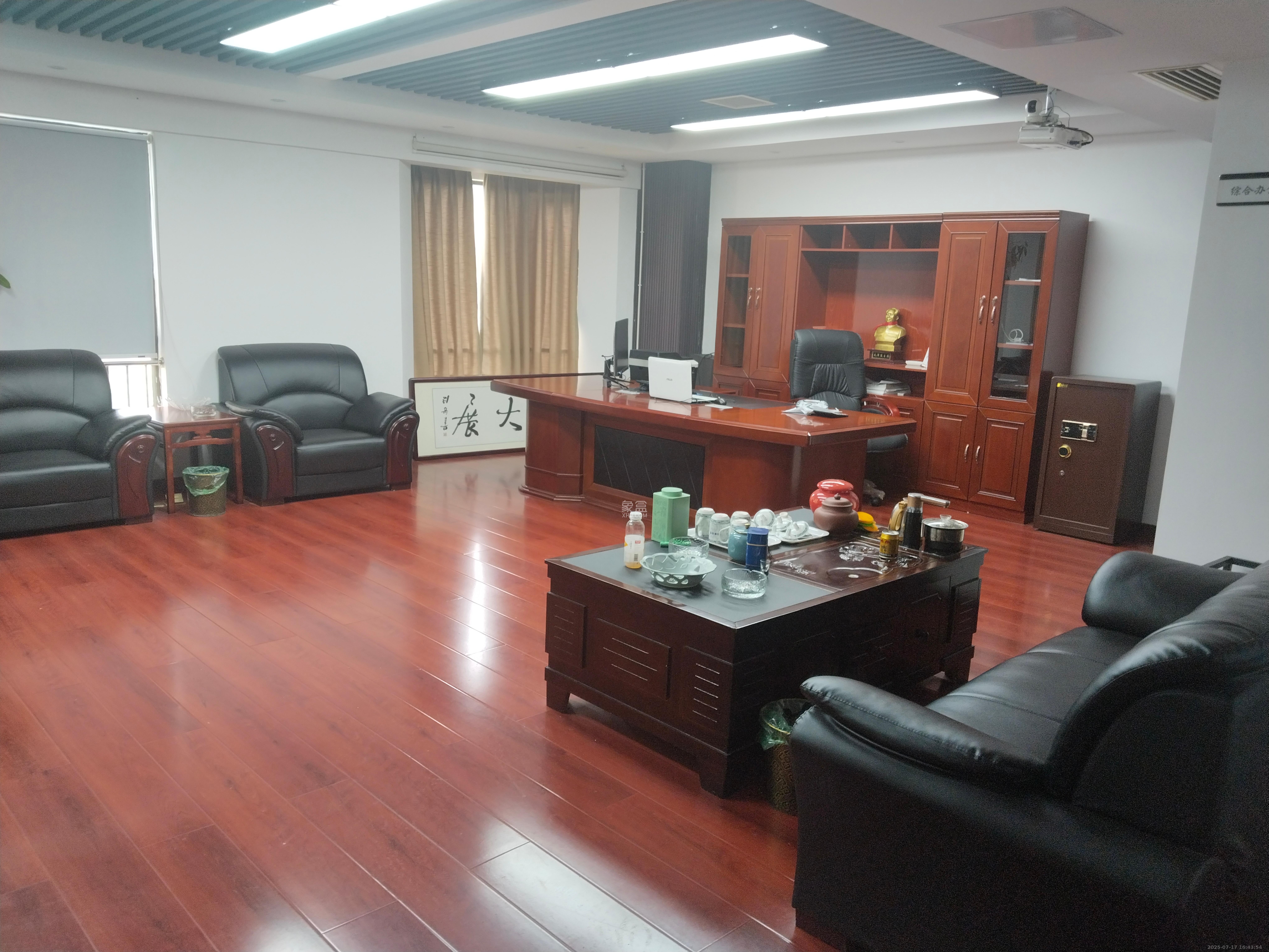 巴黎香榭 3室2厅2卫 5500.0元/月 巴黎香榭 3室2厅2卫 5500.0元/月室内图