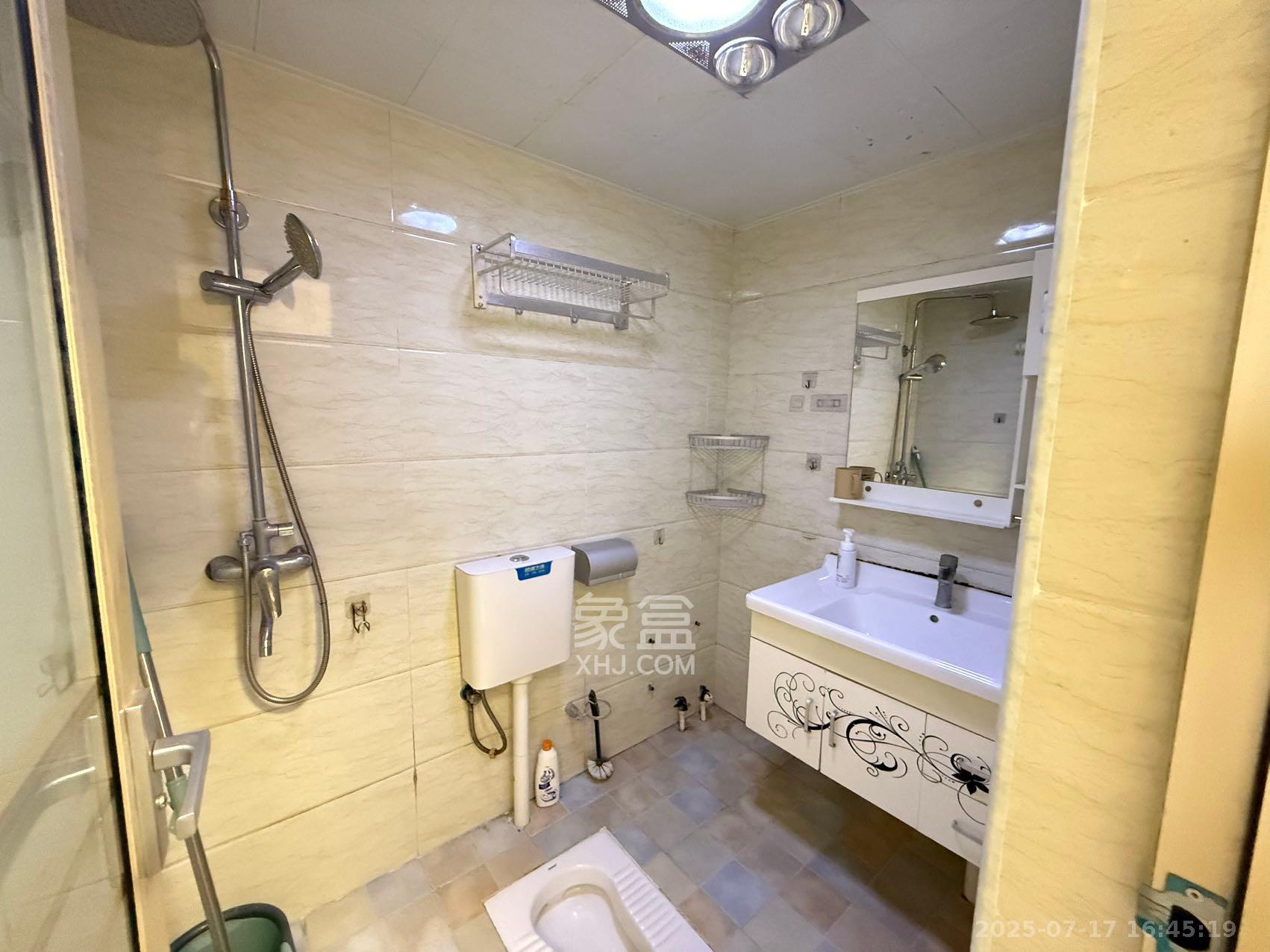 怡海星城 1室1厅1卫 1100.0元/月 怡海星城 1室1厅1卫 1100.0元/月室内图