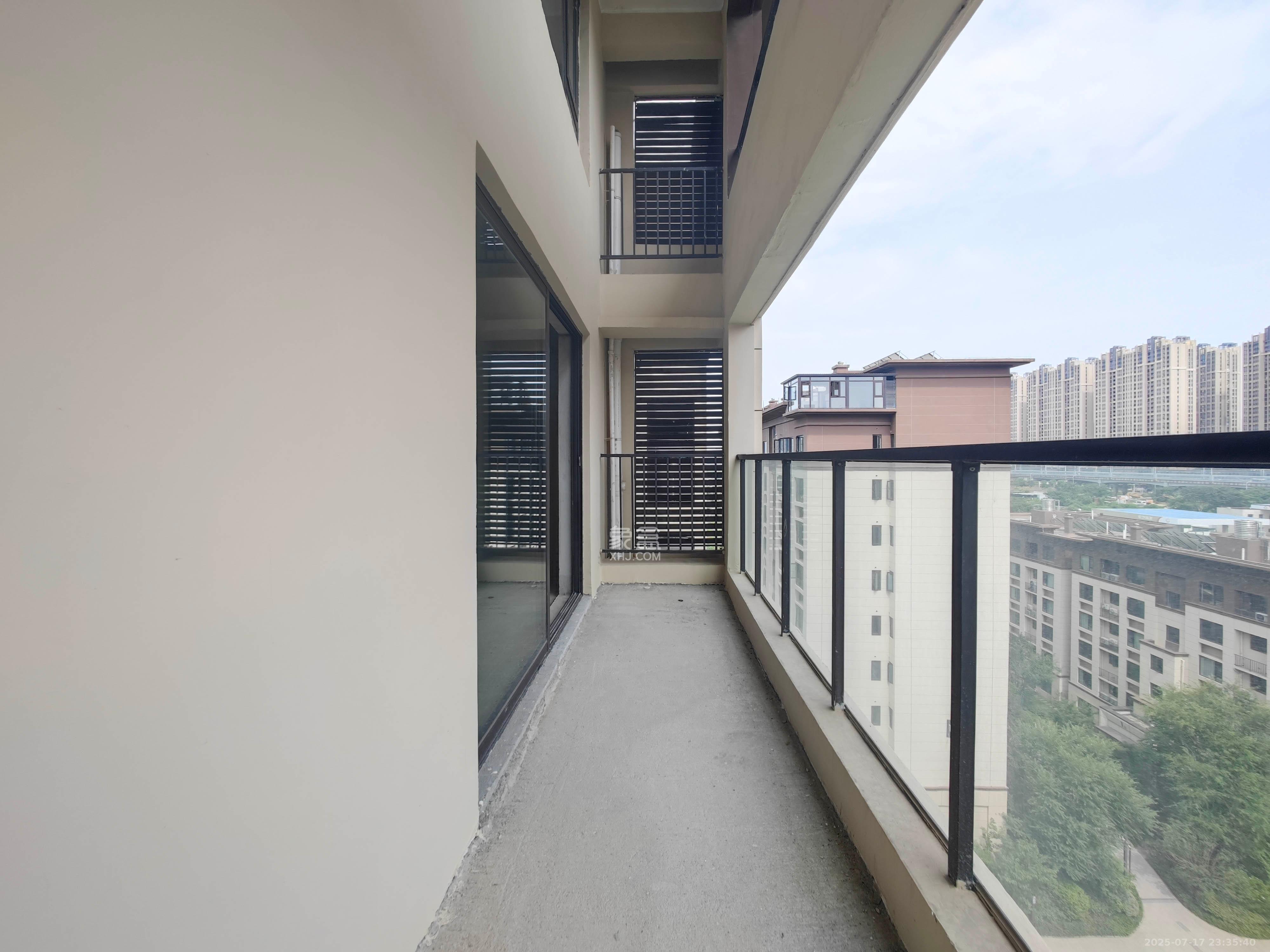 远洋红星天铂一期  5室2厅2卫    220.0万 远洋红星天铂一期  5室2厅2卫    220.0万阳台