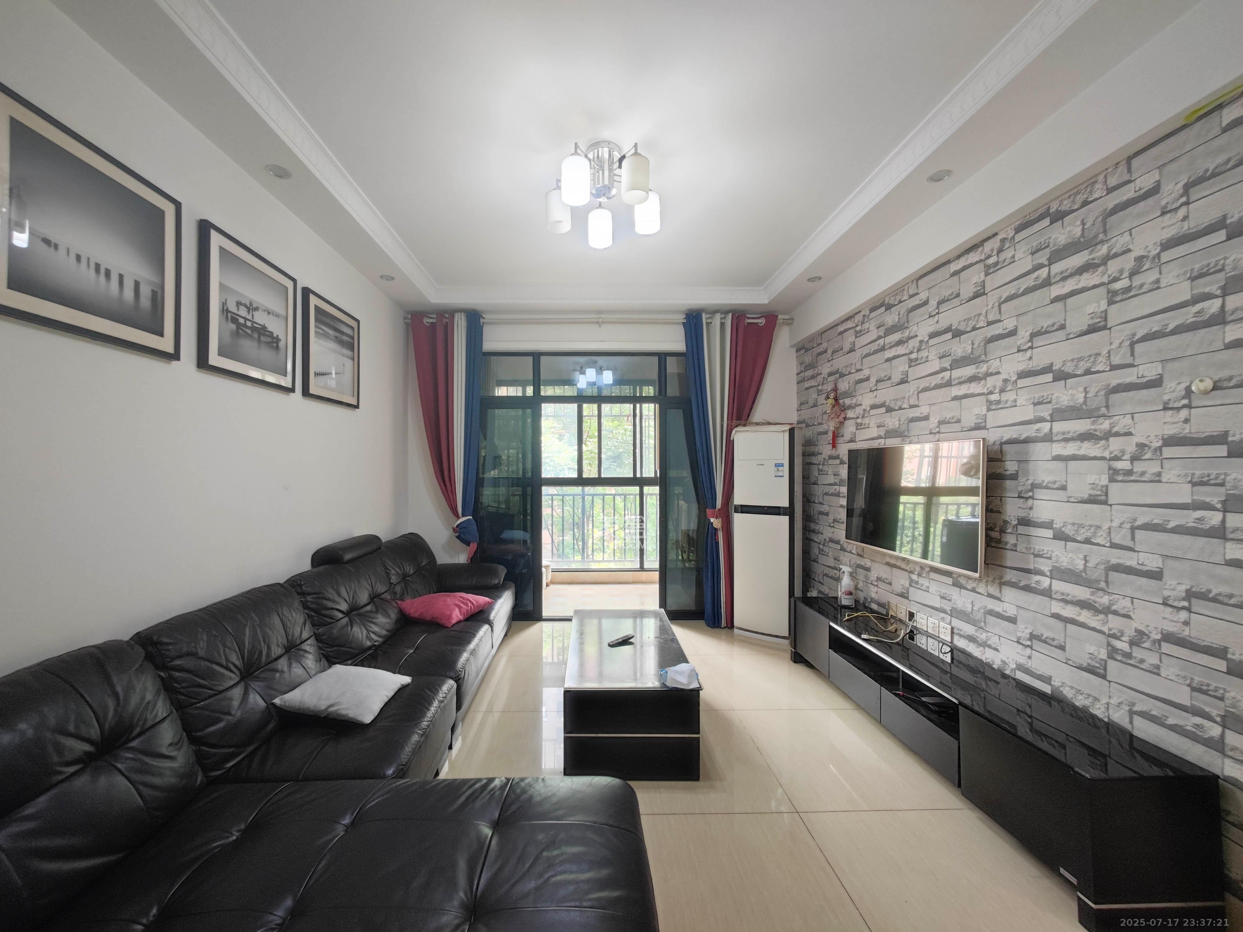 泰禹云开壹品 3室2厅1卫 90.0万 泰禹云开壹品 3室2厅1卫 90.0万客厅