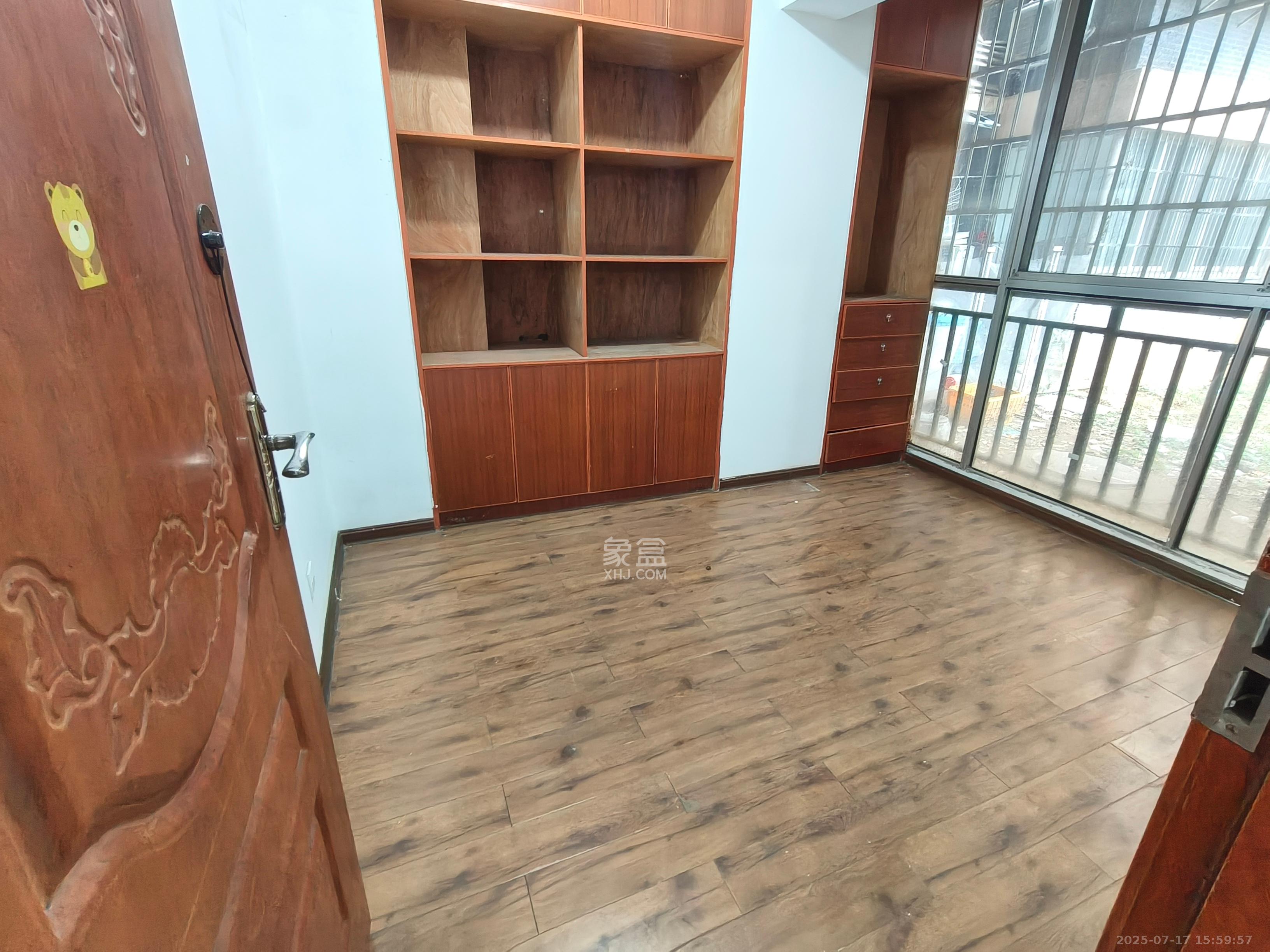 白沙湾嘉园  3室2厅2卫   2500.00元/月室内图