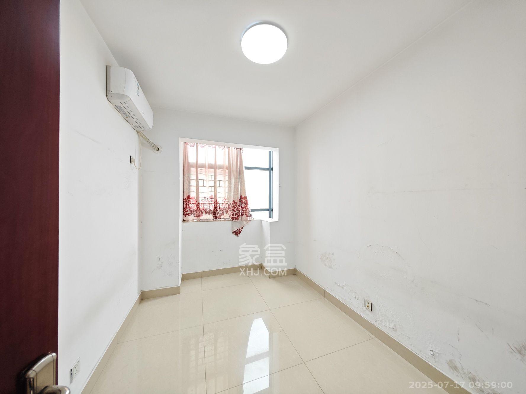 湘府9号 3室2厅1卫 2400.0元/月 湘府9号 3室2厅1卫 2400.0元/月室内图