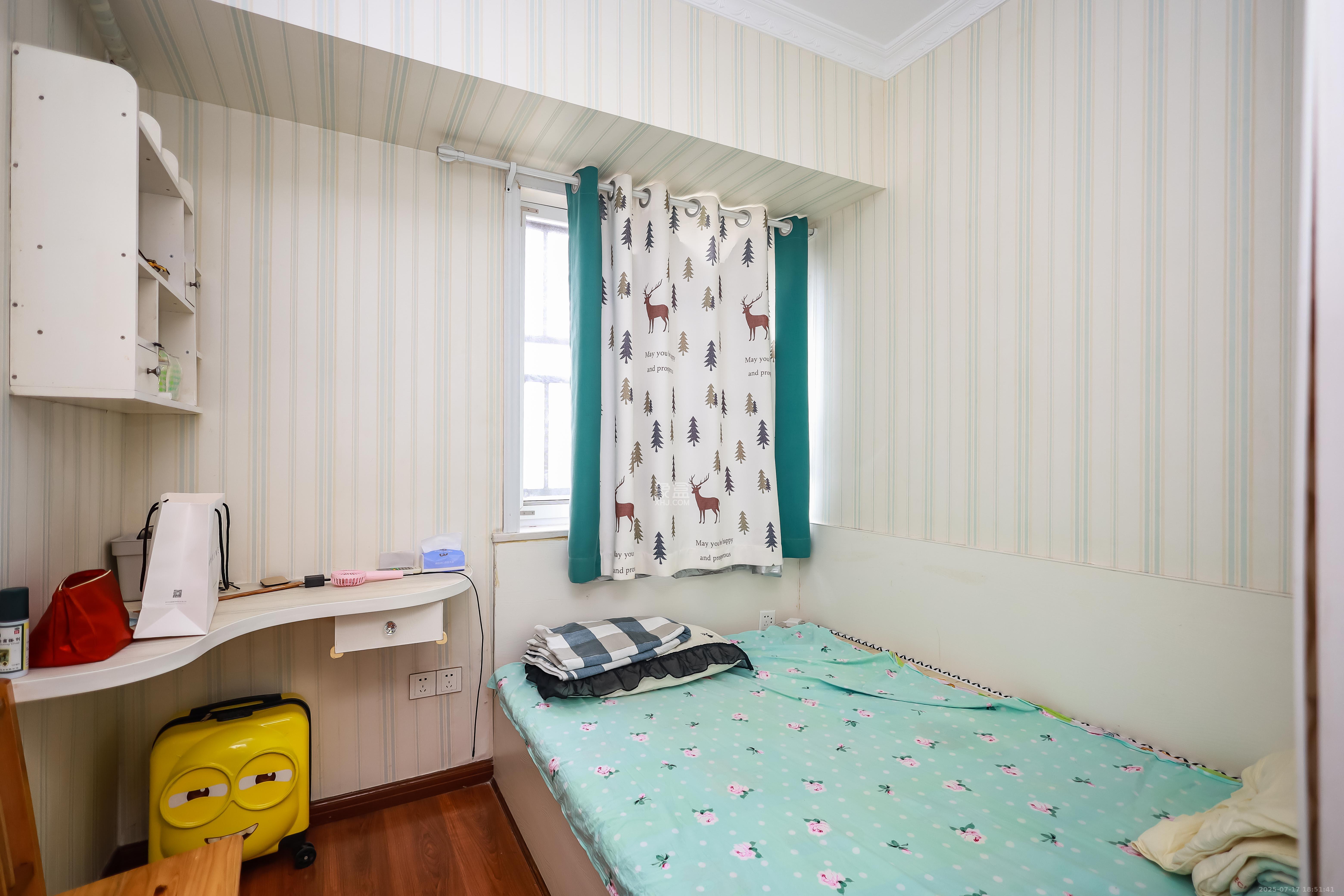 天麓尚层  3室2厅2卫    69.9万 天麓尚层  3室2厅2卫    69.9万卧室