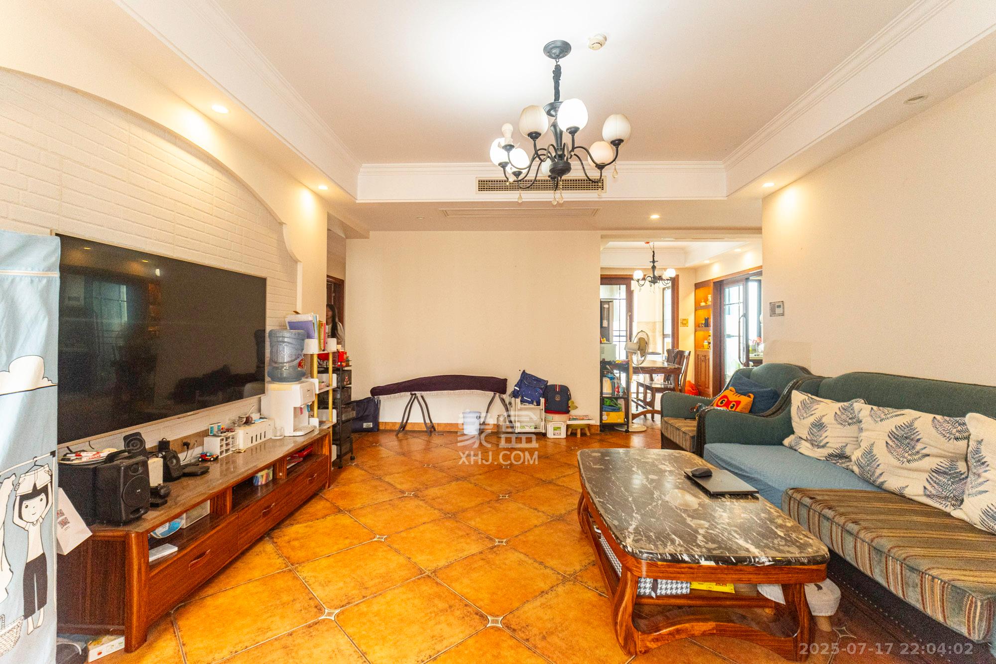 国泰九龙湾 4室2厅2卫 125.8万 国泰九龙湾 4室2厅2卫 125.8万客厅