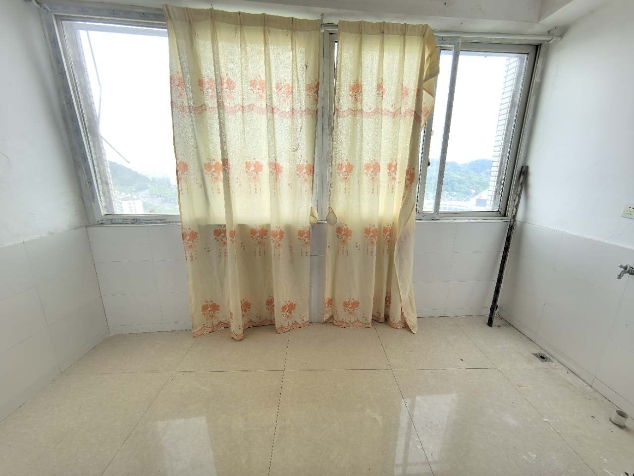 万城国际  1室1厅1卫    1200.0元/月 万城国际  1室1厅1卫    1200.0元/月室内图