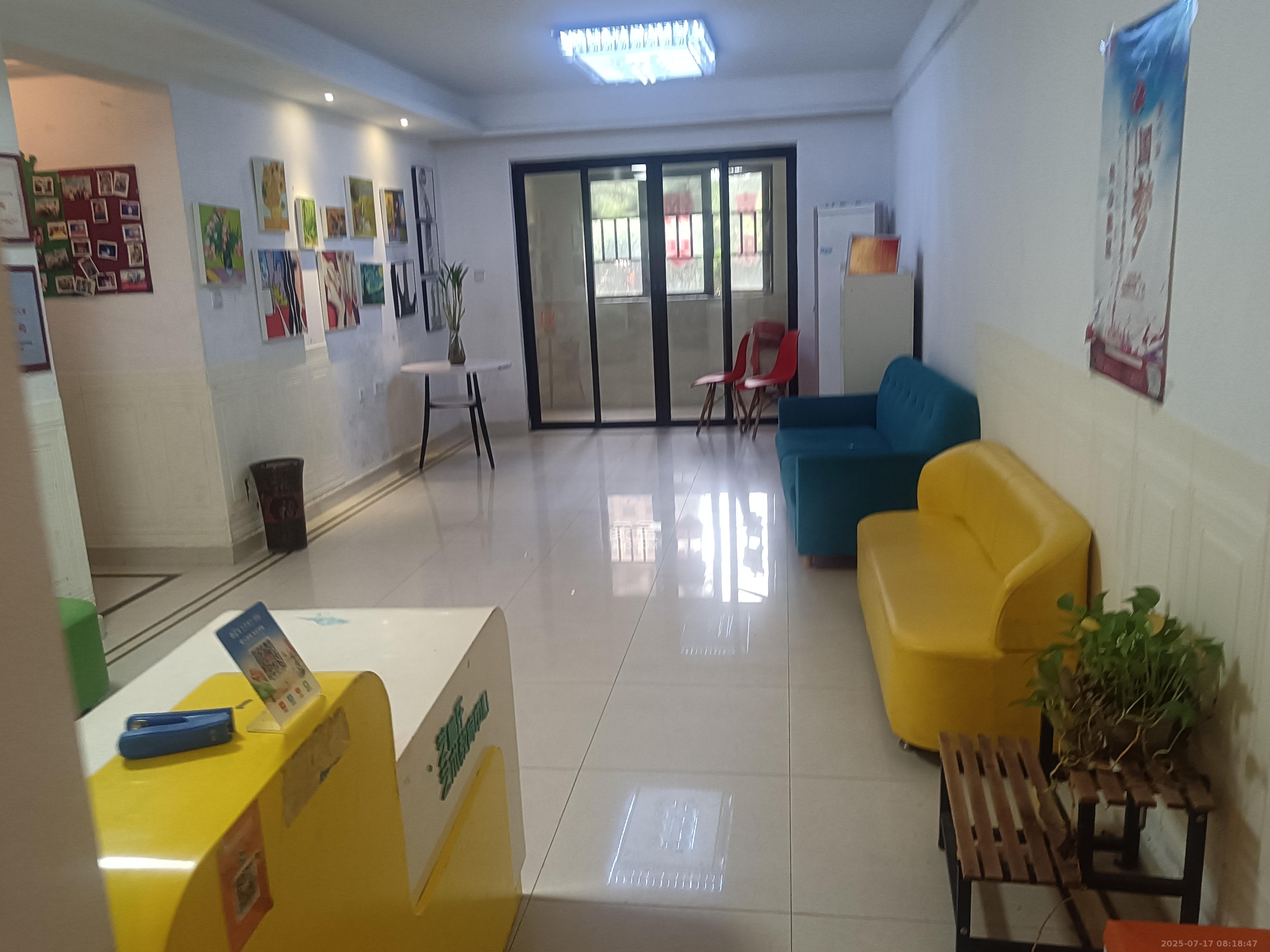 中海国际三期  3室2厅2卫    1900.0元/月 中海国际三期  3室2厅2卫    1900.0元/月