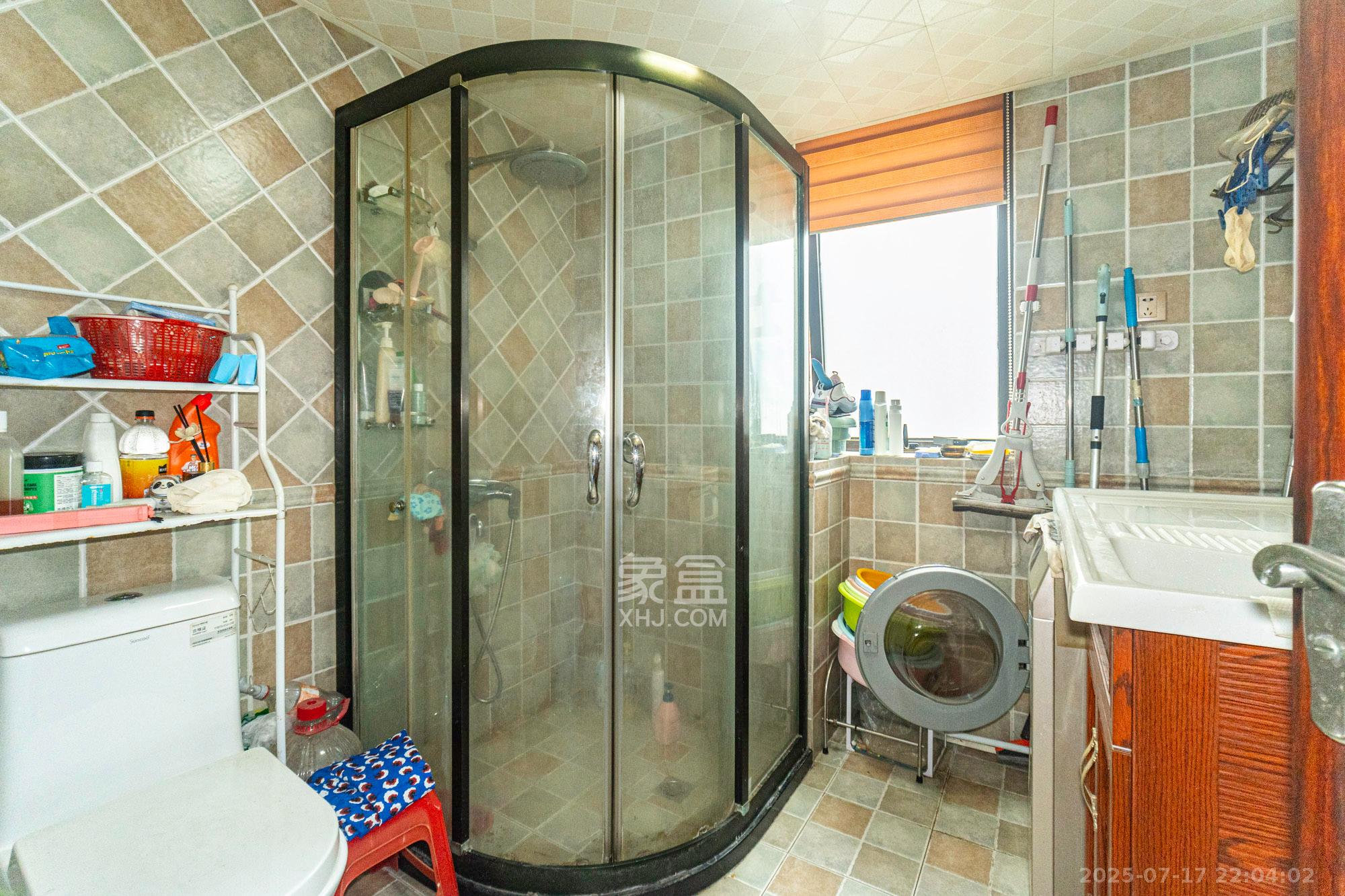 国泰九龙湾  4室2厅2卫    125.8万卫生间