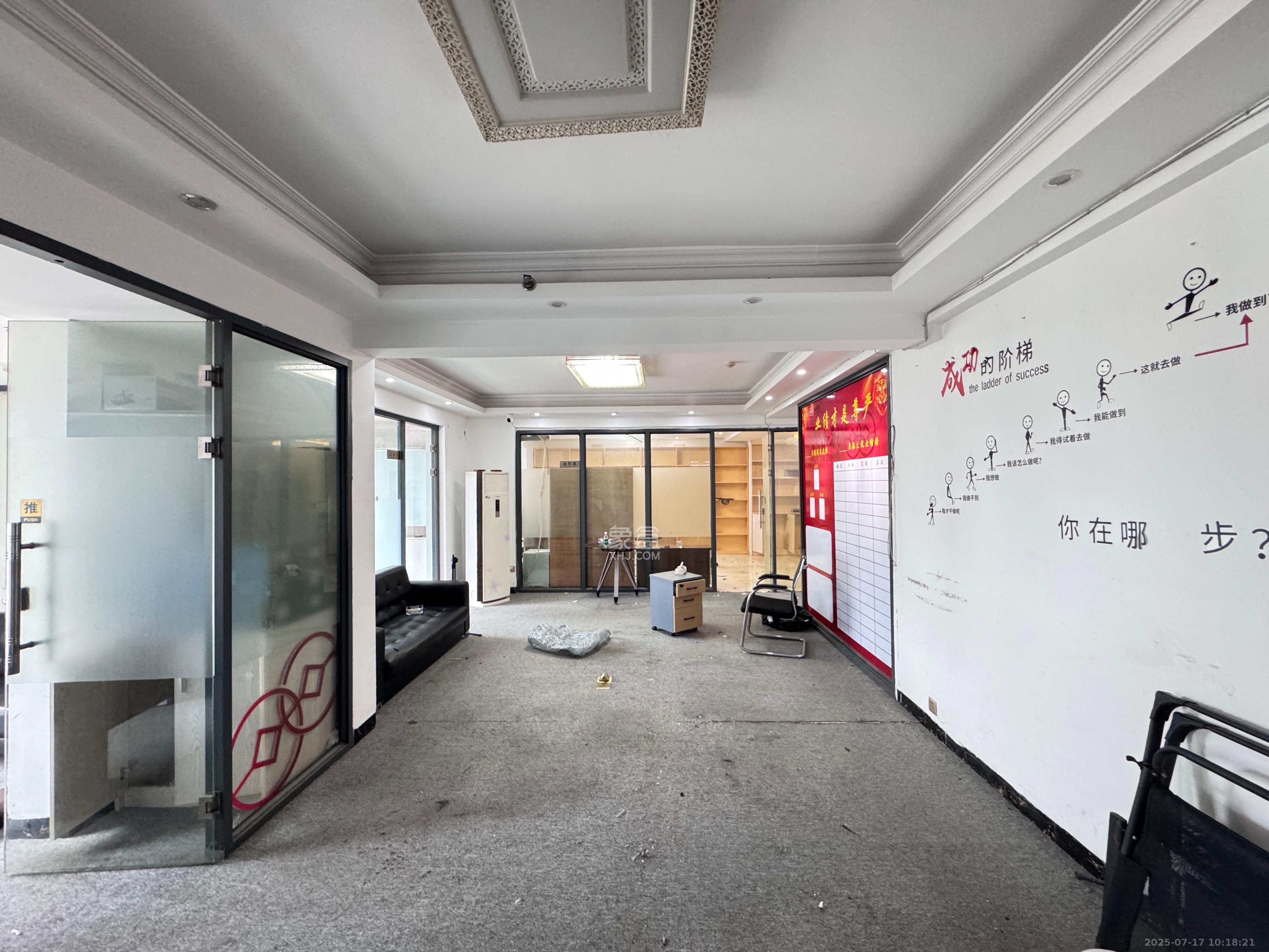 德思勤城市广场(宝格丽公寓) 1室1厅1卫 6000.0元/月 德思勤城市广场(宝格丽公寓) 1室1厅1卫 6000.0元/月室内图