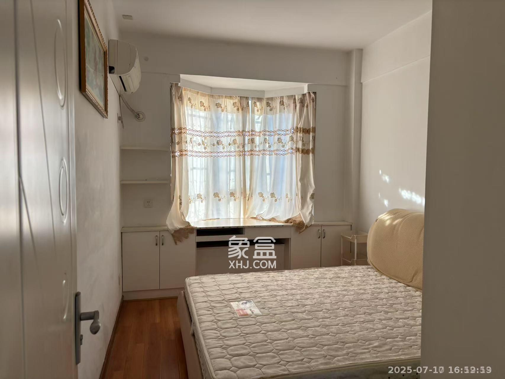 金领家族 3室2厅1卫 1800.0元/月 金领家族 3室2厅1卫 1800.0元/月室内图