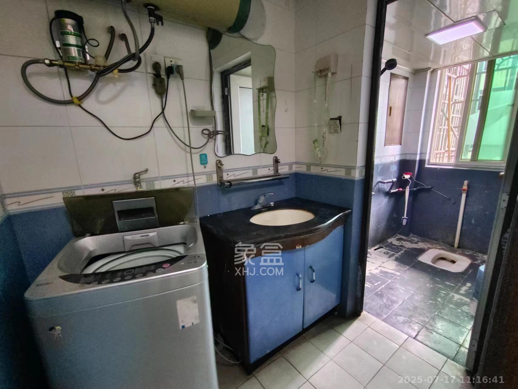 长岭水电八局宿舍 2室1厅1卫 1200.0元/月 长岭水电八局宿舍 2室1厅1卫 1200.0元/月室内图