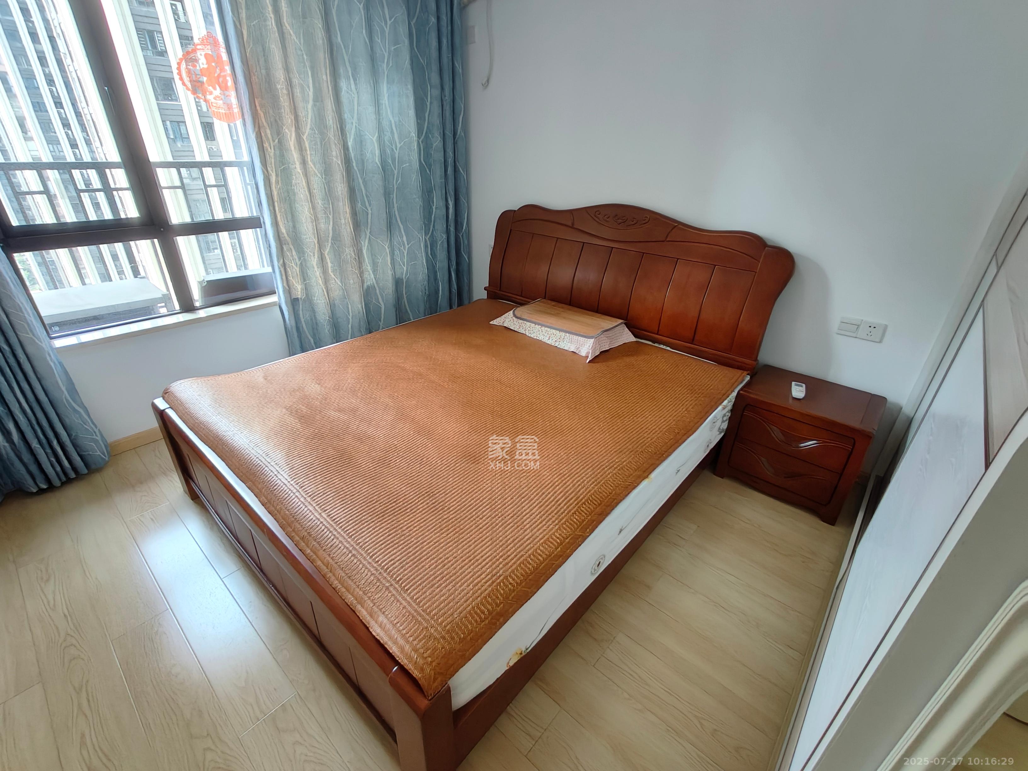 绿地之窗  3室2厅2卫   2800.00元/月室内图