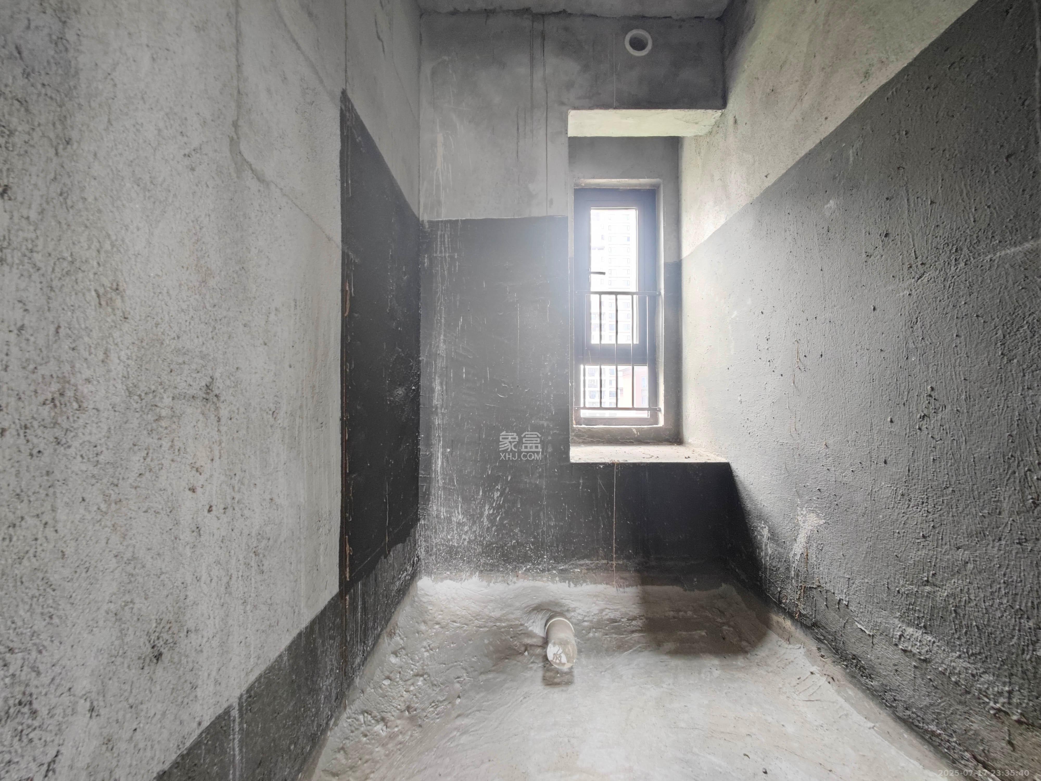 远洋红星天铂一期  5室2厅2卫    220.0万 远洋红星天铂一期  5室2厅2卫    220.0万卫生间