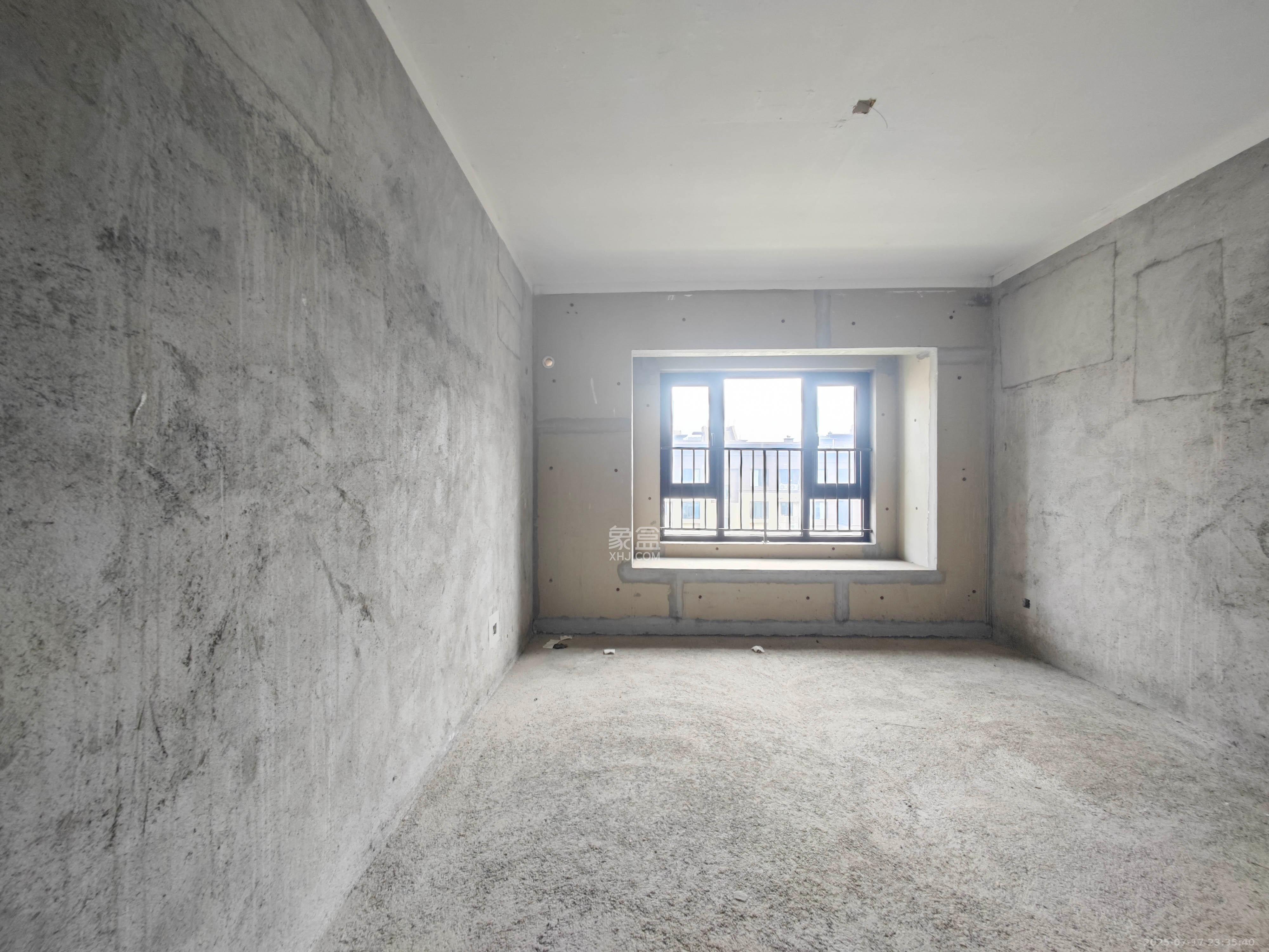 远洋红星天铂一期  5室2厅2卫    220.0万 远洋红星天铂一期  5室2厅2卫    220.0万卧室