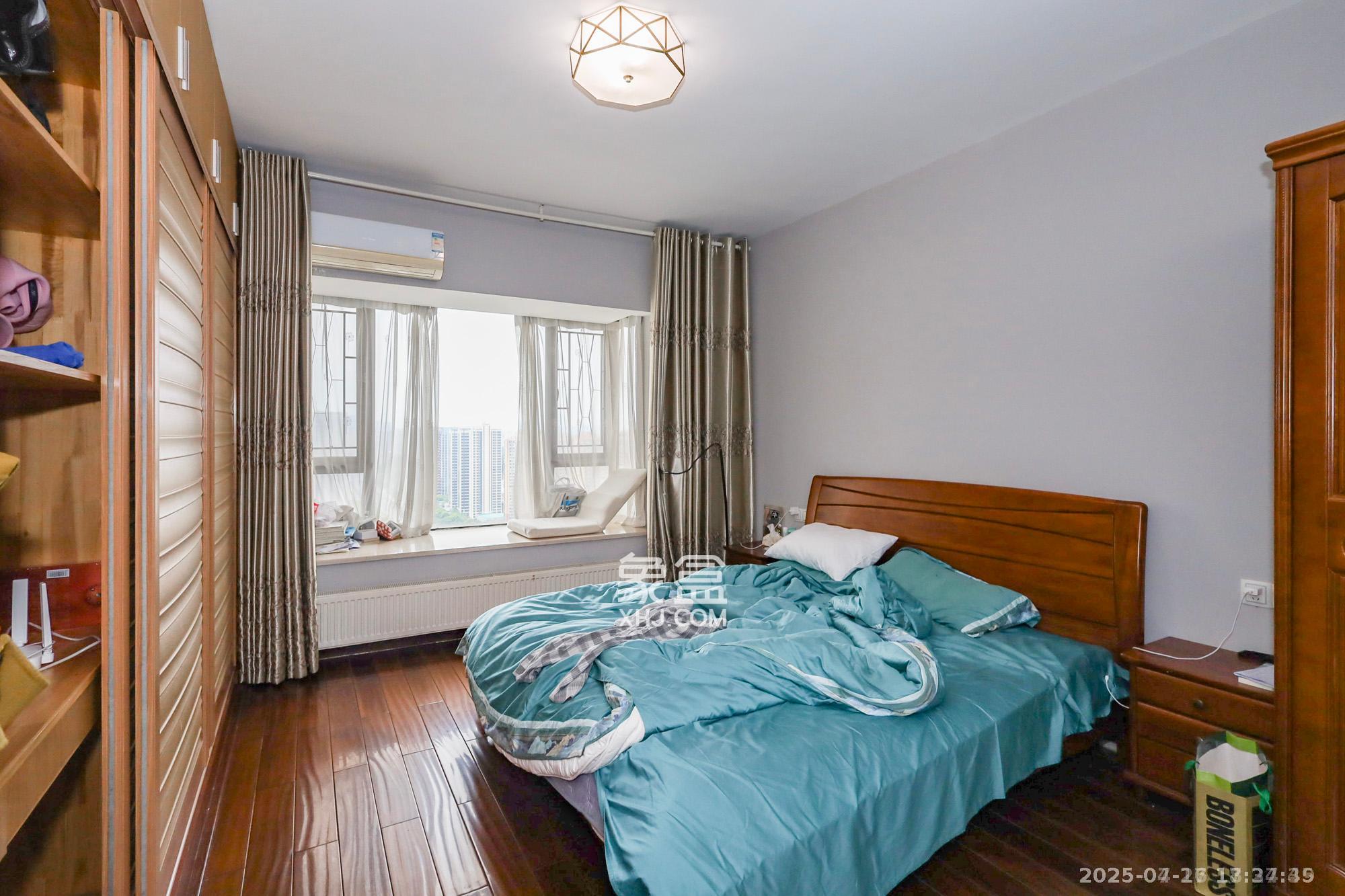 钰龙天下一期  4室2厅2卫    4500.0元/月 钰龙天下一期  4室2厅2卫    4500.0元/月室内图